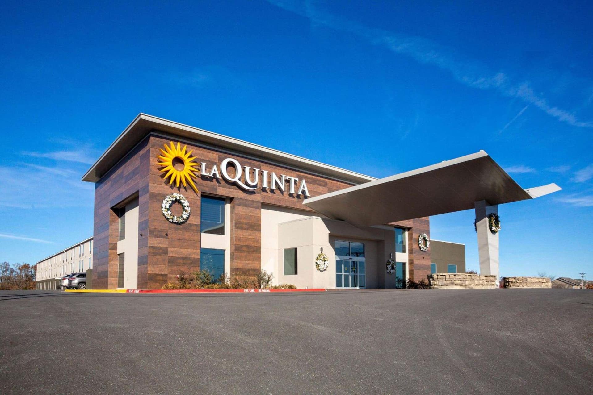 La Quinta by Wyndham Branson featured exterior or lobby in Branson, MO — similar hotel