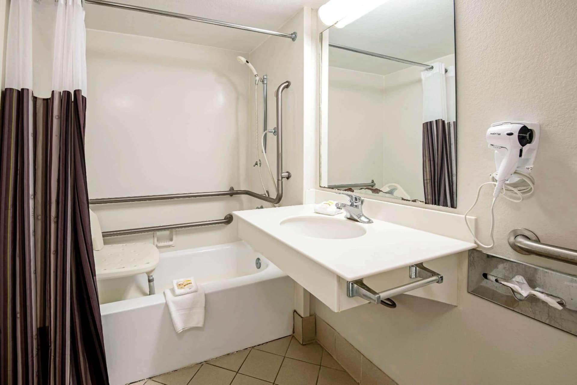 La Quinta Inn by Wyndham Amarillo Mid-City gallery photo in Amarillo, TX — image 7