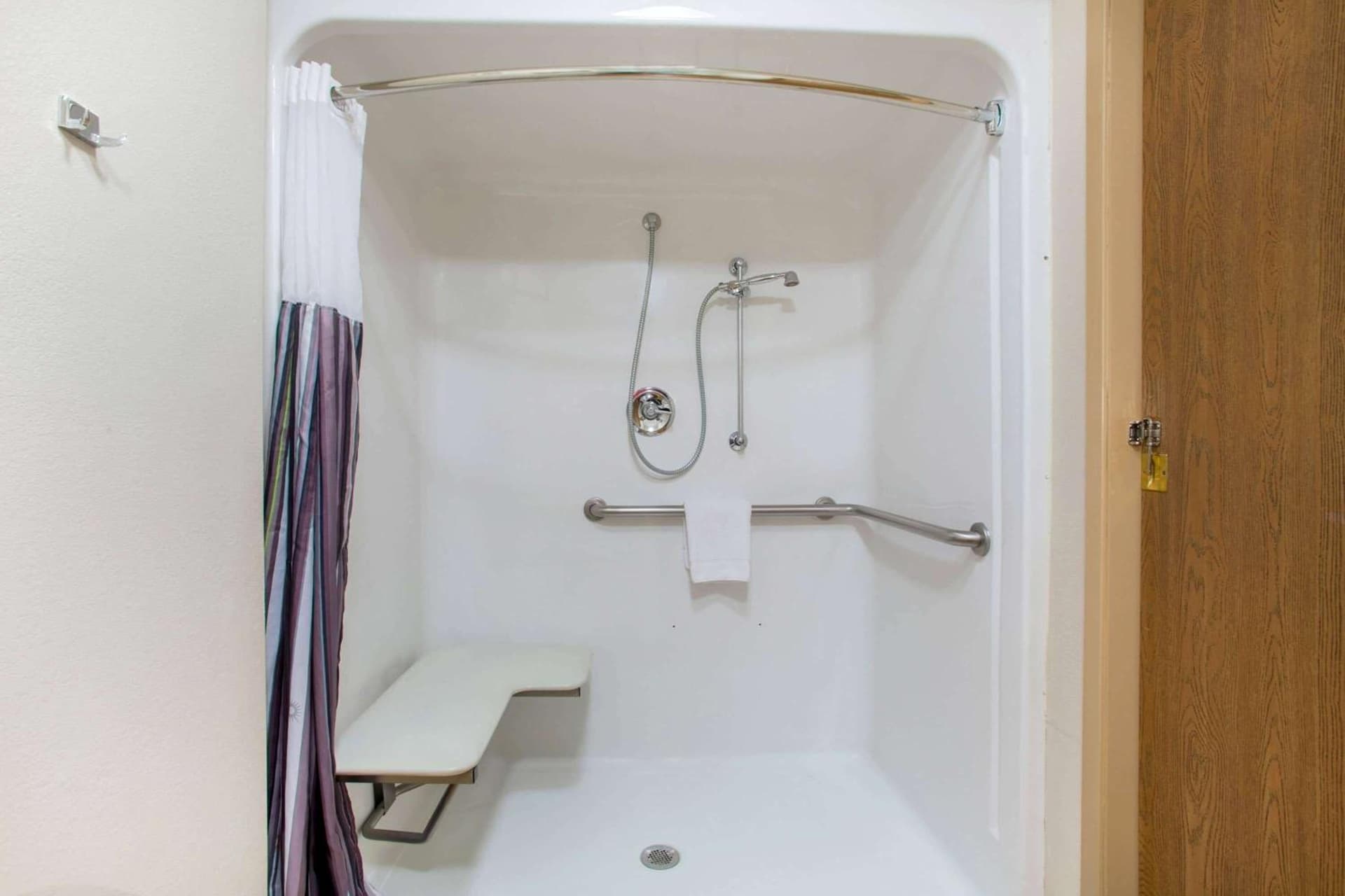 La Quinta by Wyndham Springfield South gallery photo in Springfield, MO — image 26
