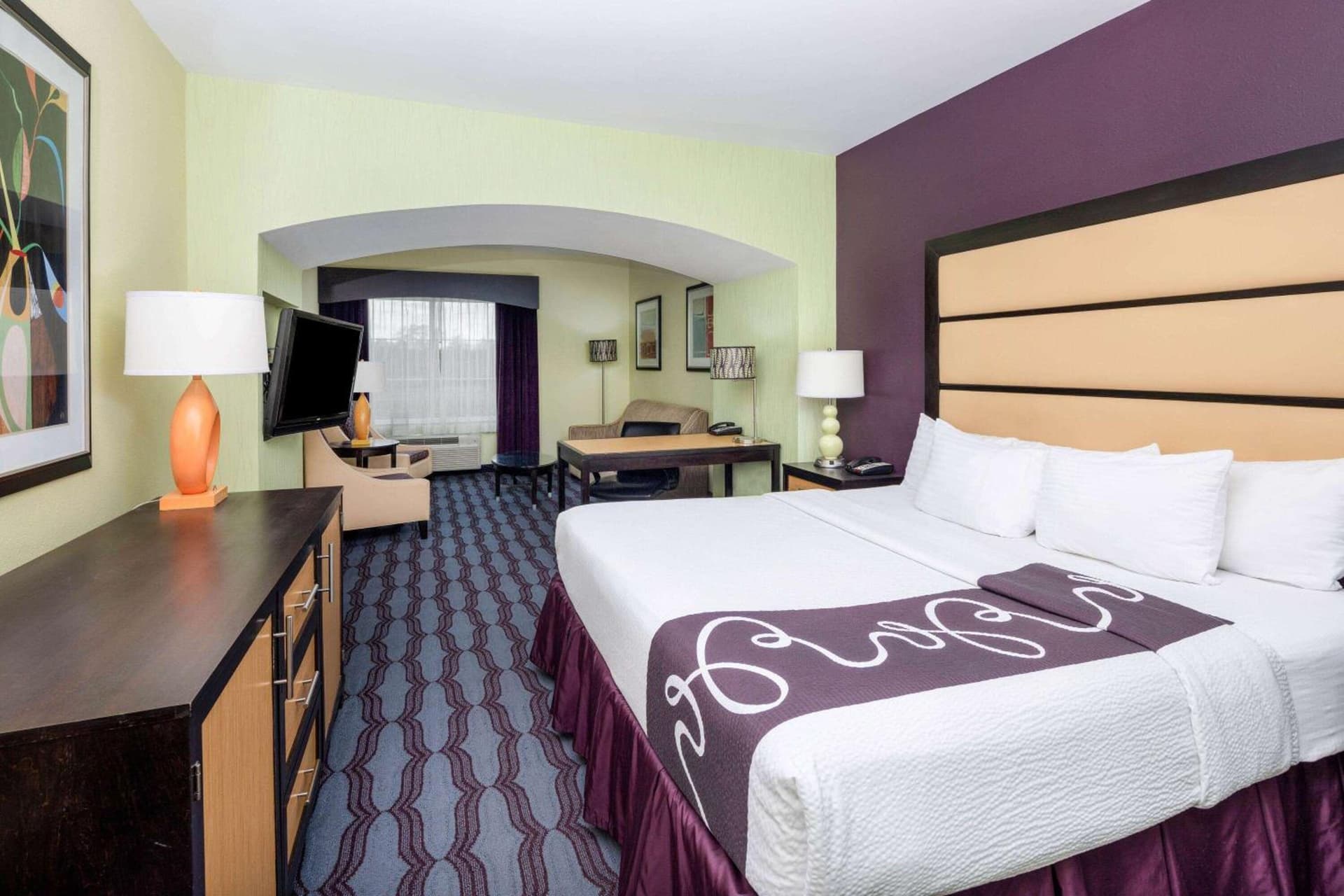 La Quinta by Wyndham Hinesville - Fort Stewart interior in Hinesville, GA — gallery photo 2