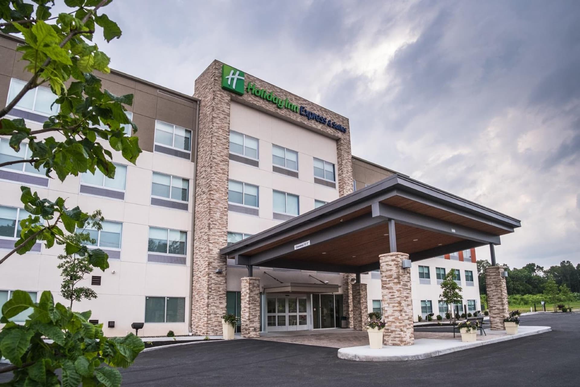 Holiday Inn Express & Suites Kingston-Ulster by IHG featured exterior or lobby in Lake Katrine, NY — similar hotel