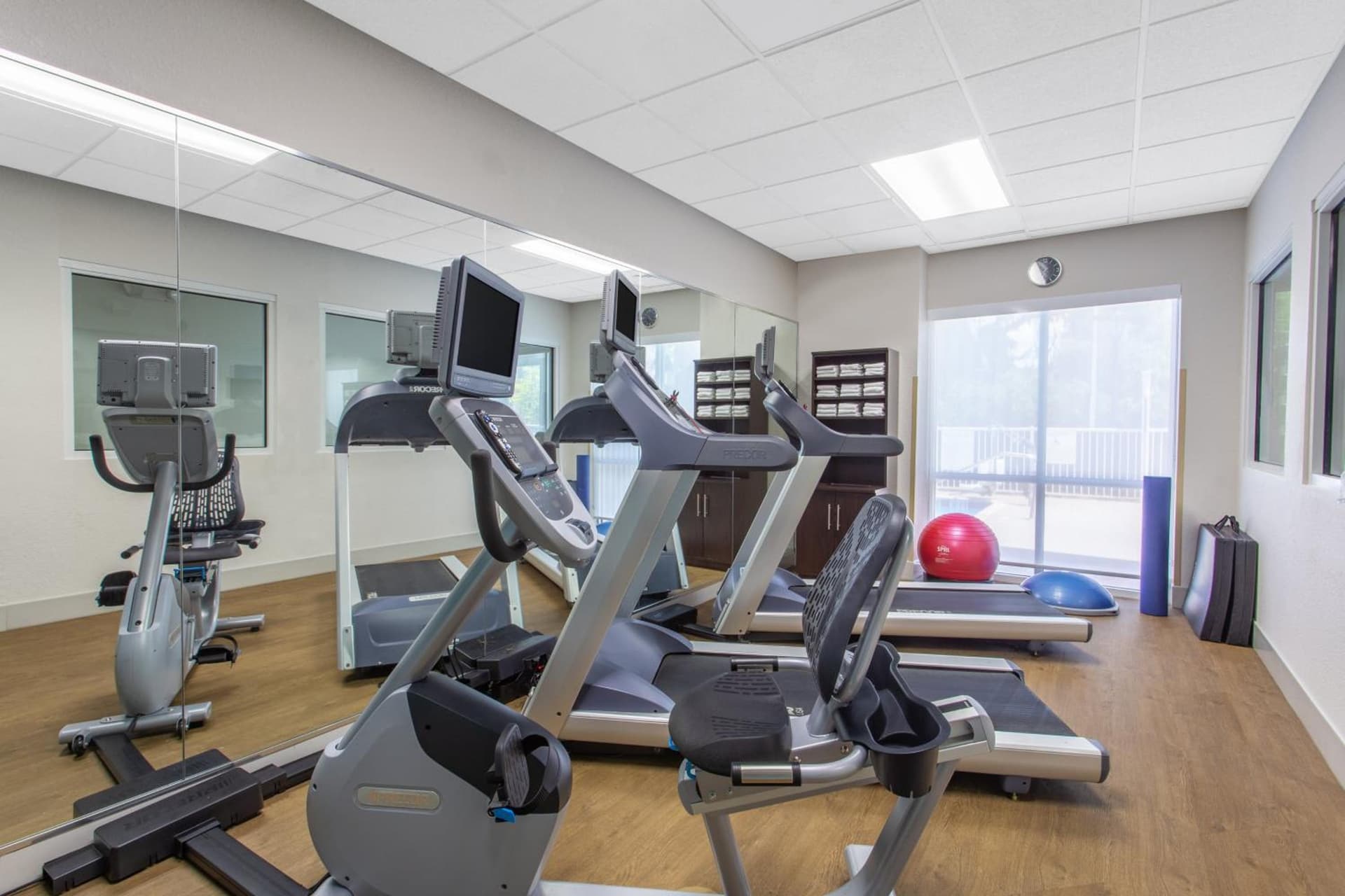 Holiday Inn Express and Suites Silver Springs - Ocala by IHG gallery photo in Silver Springs, FL — image 32