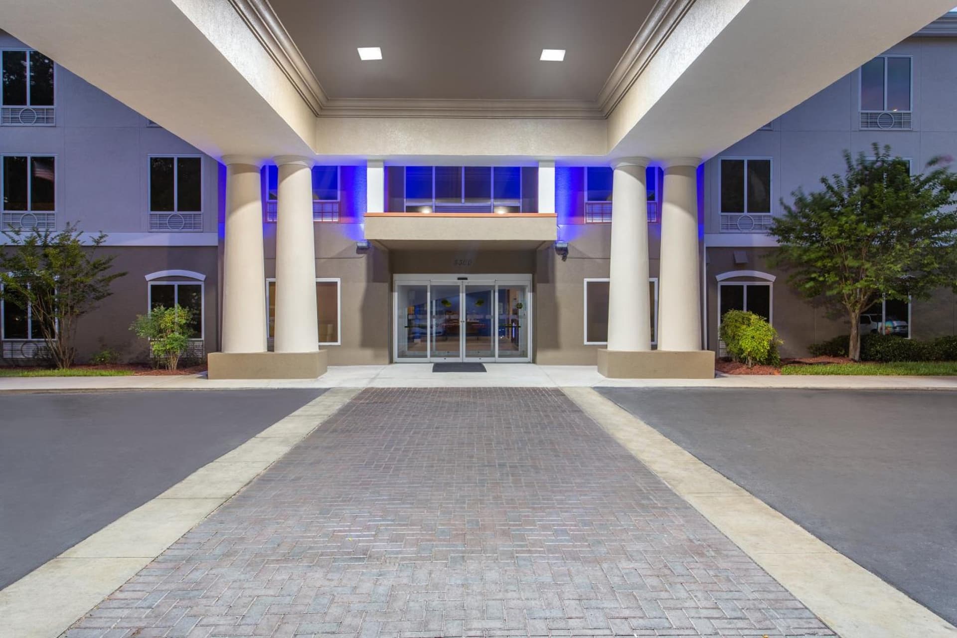 Holiday Inn Express and Suites Silver Springs - Ocala by IHG gallery photo in Silver Springs, FL — image 21