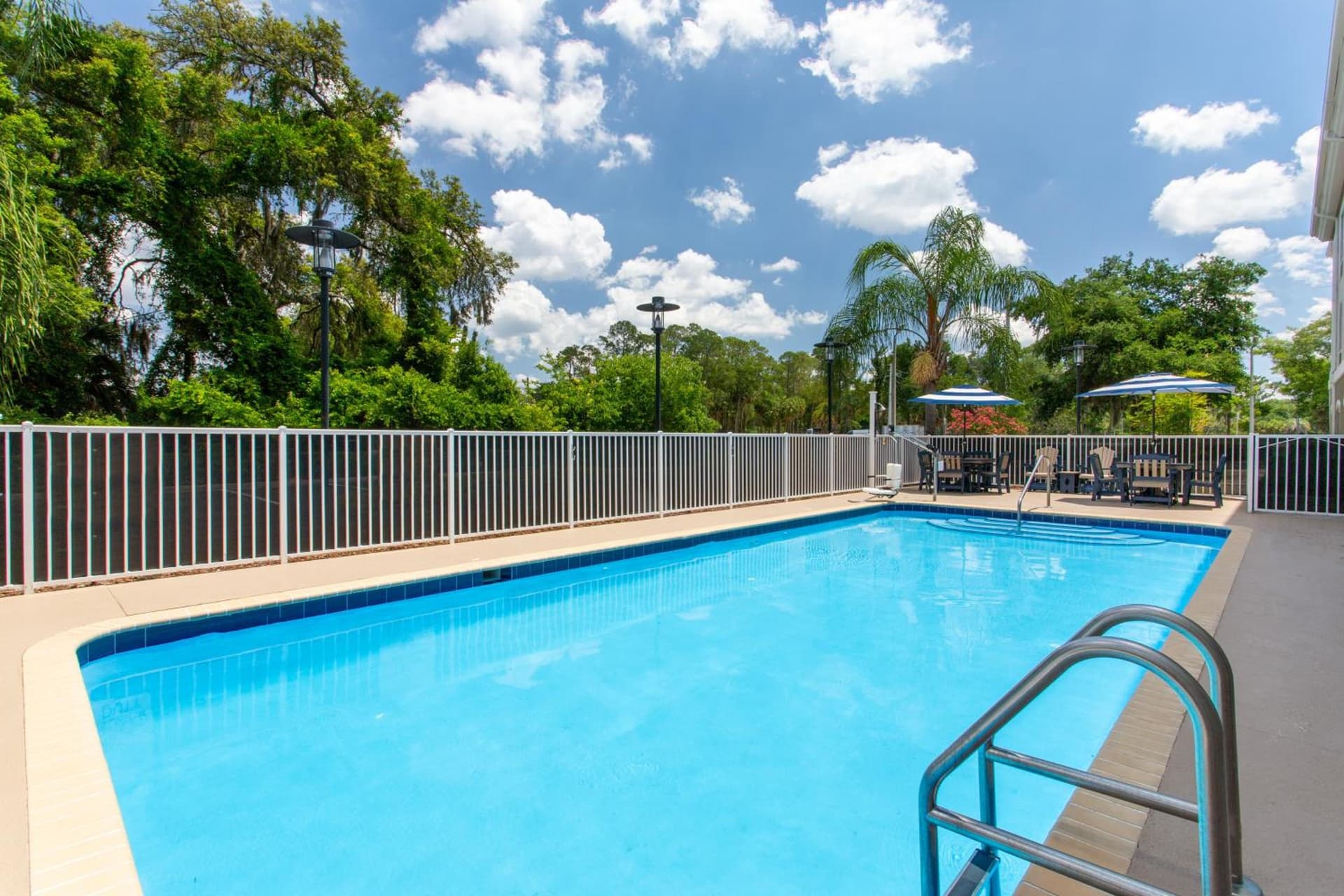 Holiday Inn Express and Suites Silver Springs - Ocala by IHG gallery photo in Silver Springs, FL — image 35