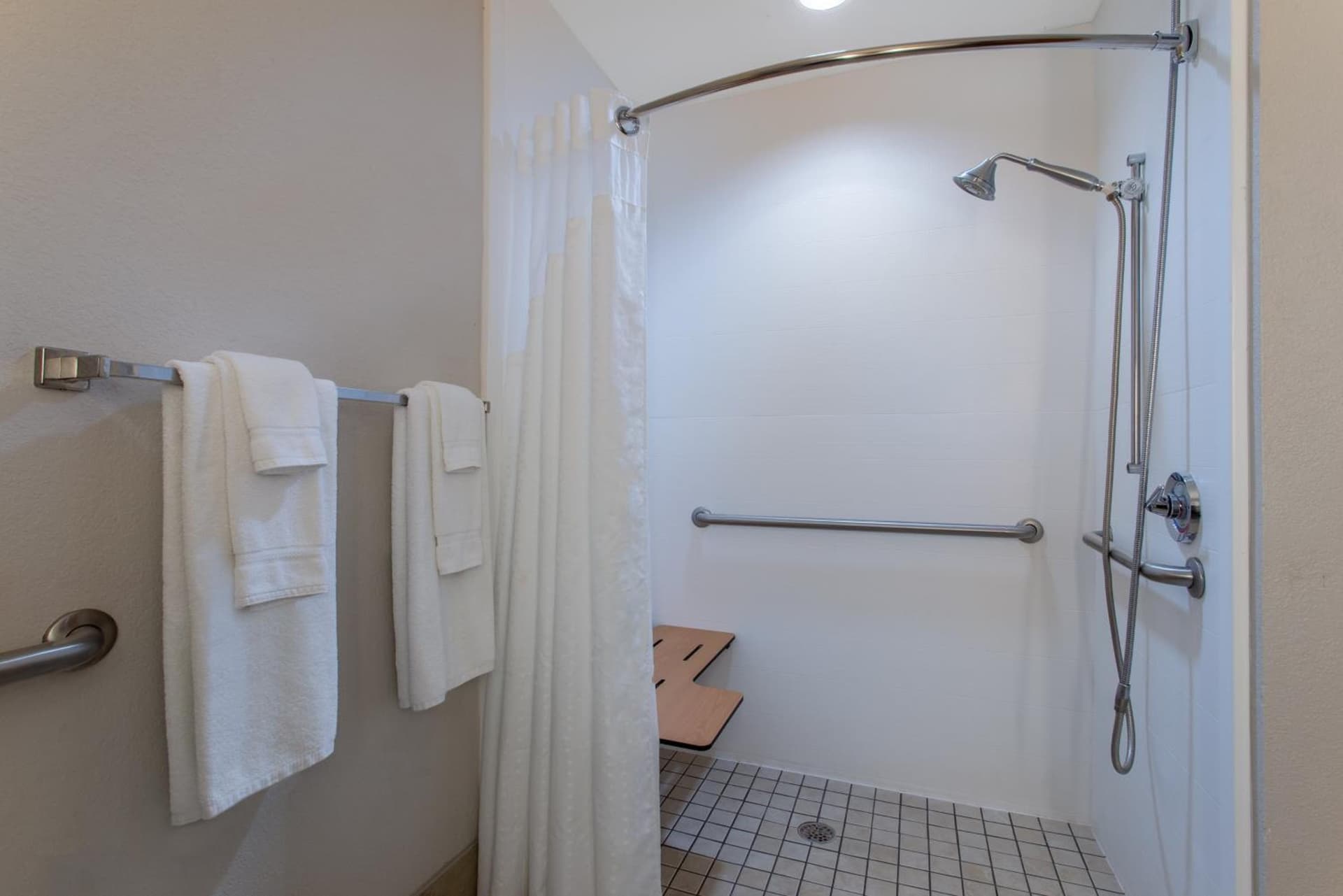 Holiday Inn Express and Suites Silver Springs - Ocala by IHG gallery photo in Silver Springs, FL — image 12