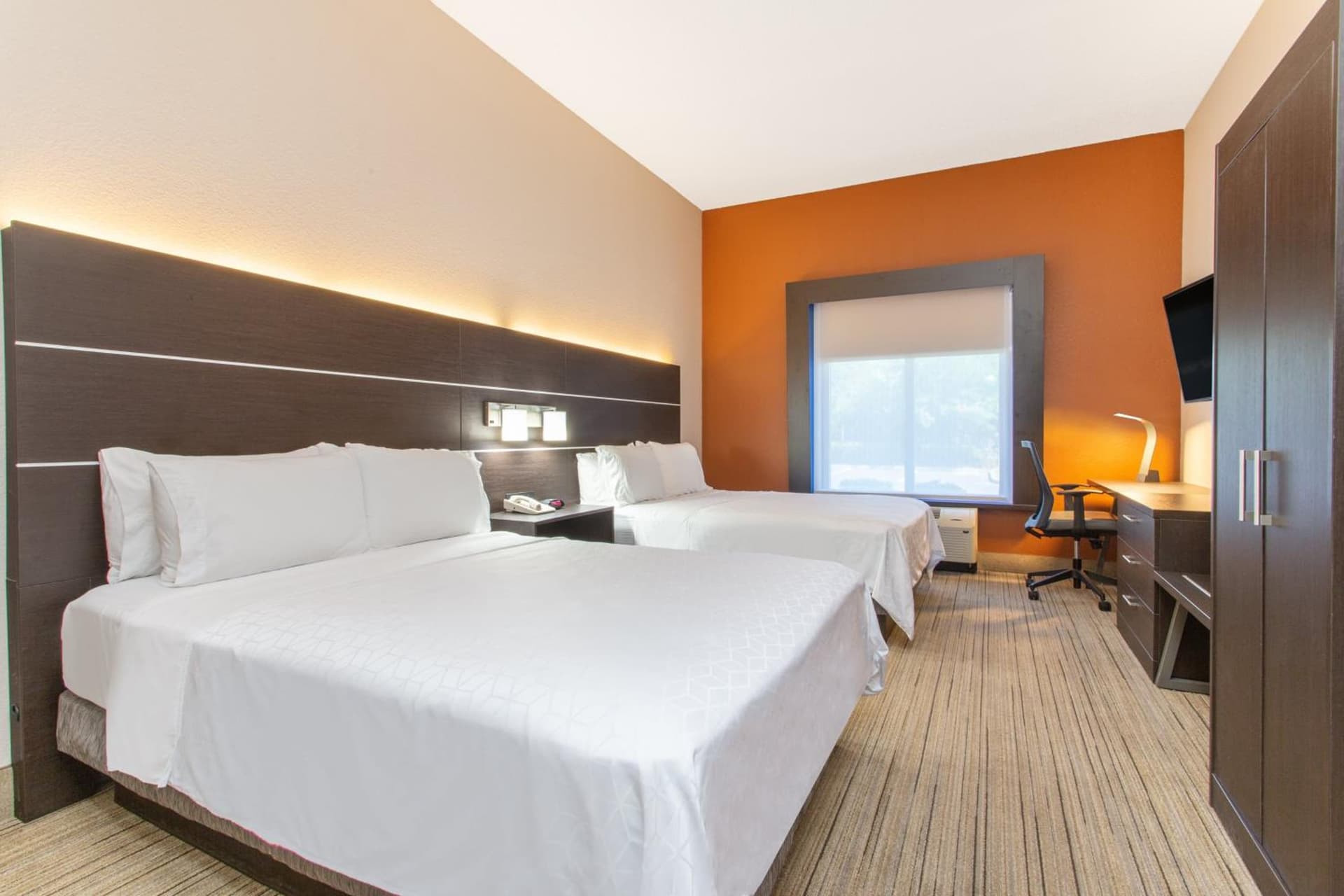 Holiday Inn Express and Suites Silver Springs - Ocala by IHG gallery photo in Silver Springs, FL — image 4