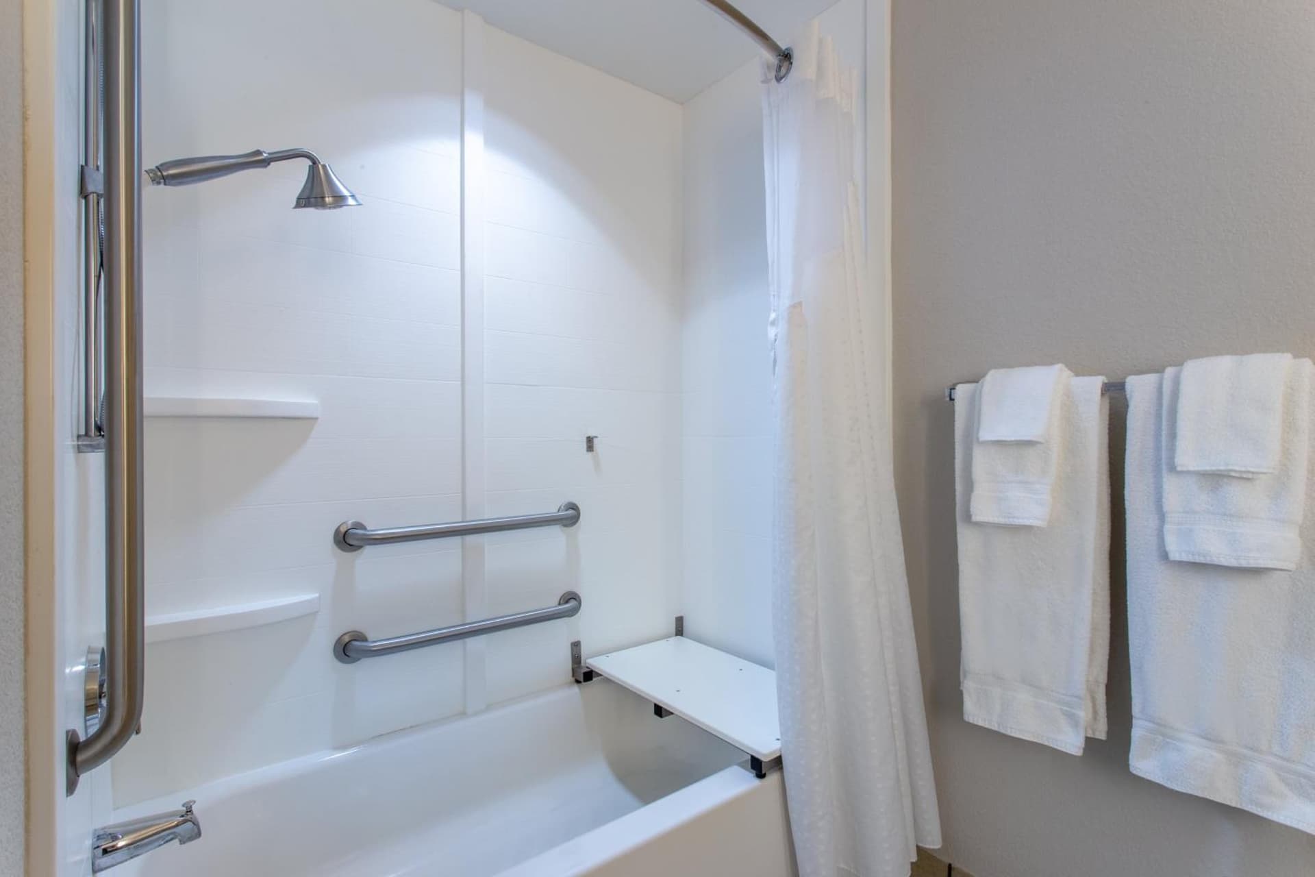 Holiday Inn Express and Suites Silver Springs - Ocala by IHG interior in Silver Springs, FL — gallery photo 2