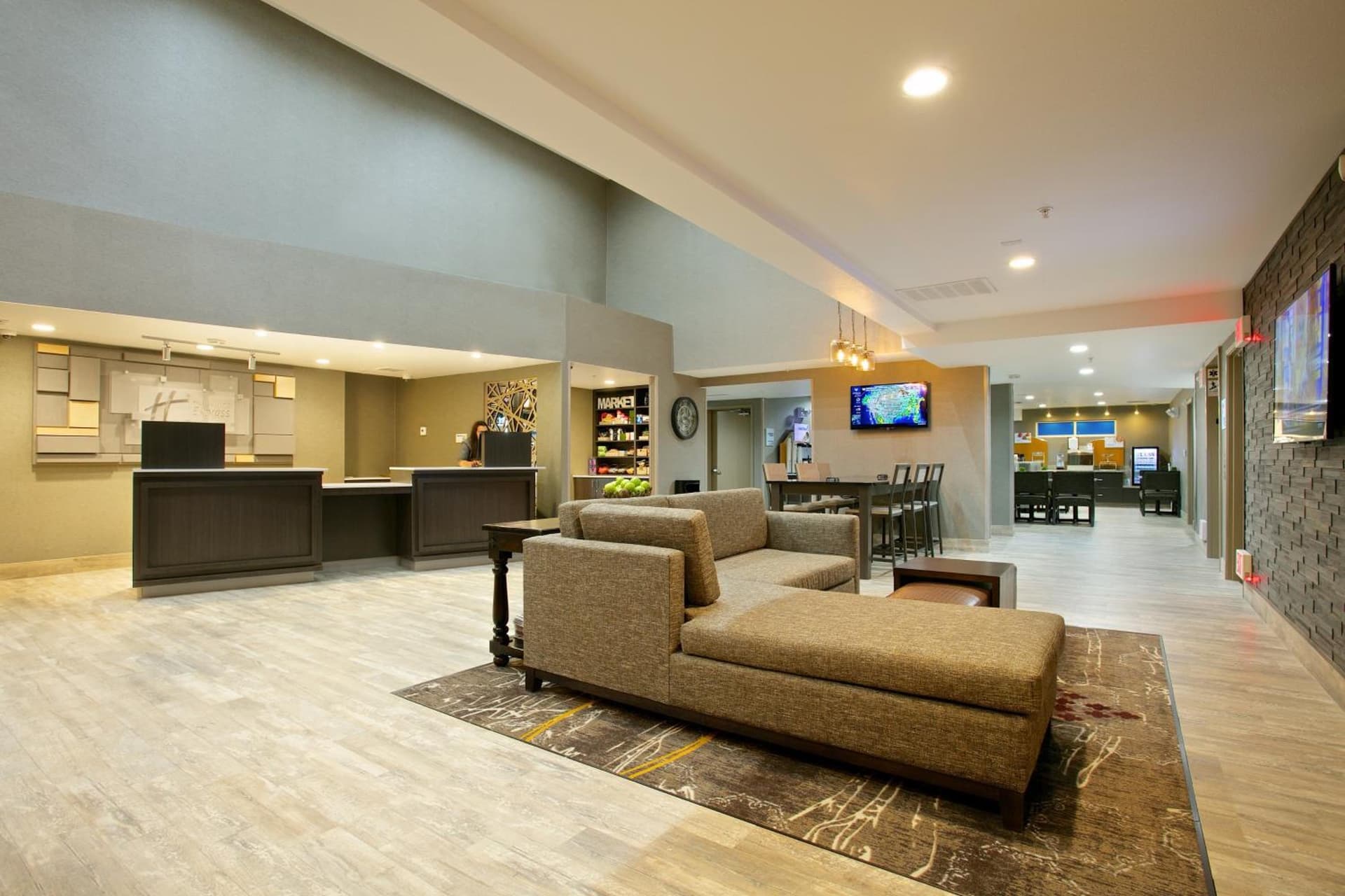 Holiday Inn Express Hotel & Suites - Paso Robles by IHG interior in Paso Robles, CA — gallery photo 2