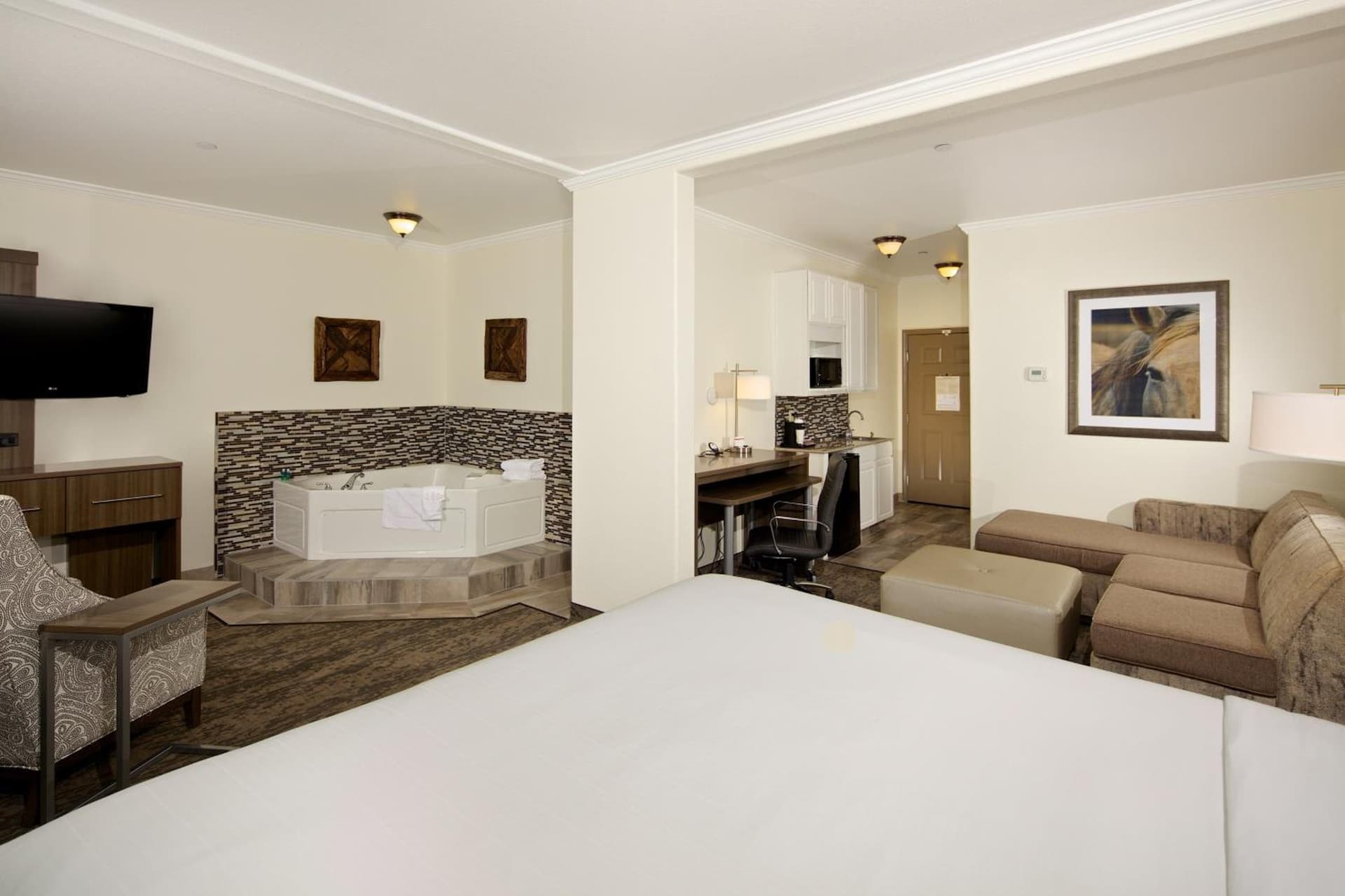 Holiday Inn Express Hotel & Suites - Paso Robles by IHG gallery photo in Paso Robles, CA — image 26
