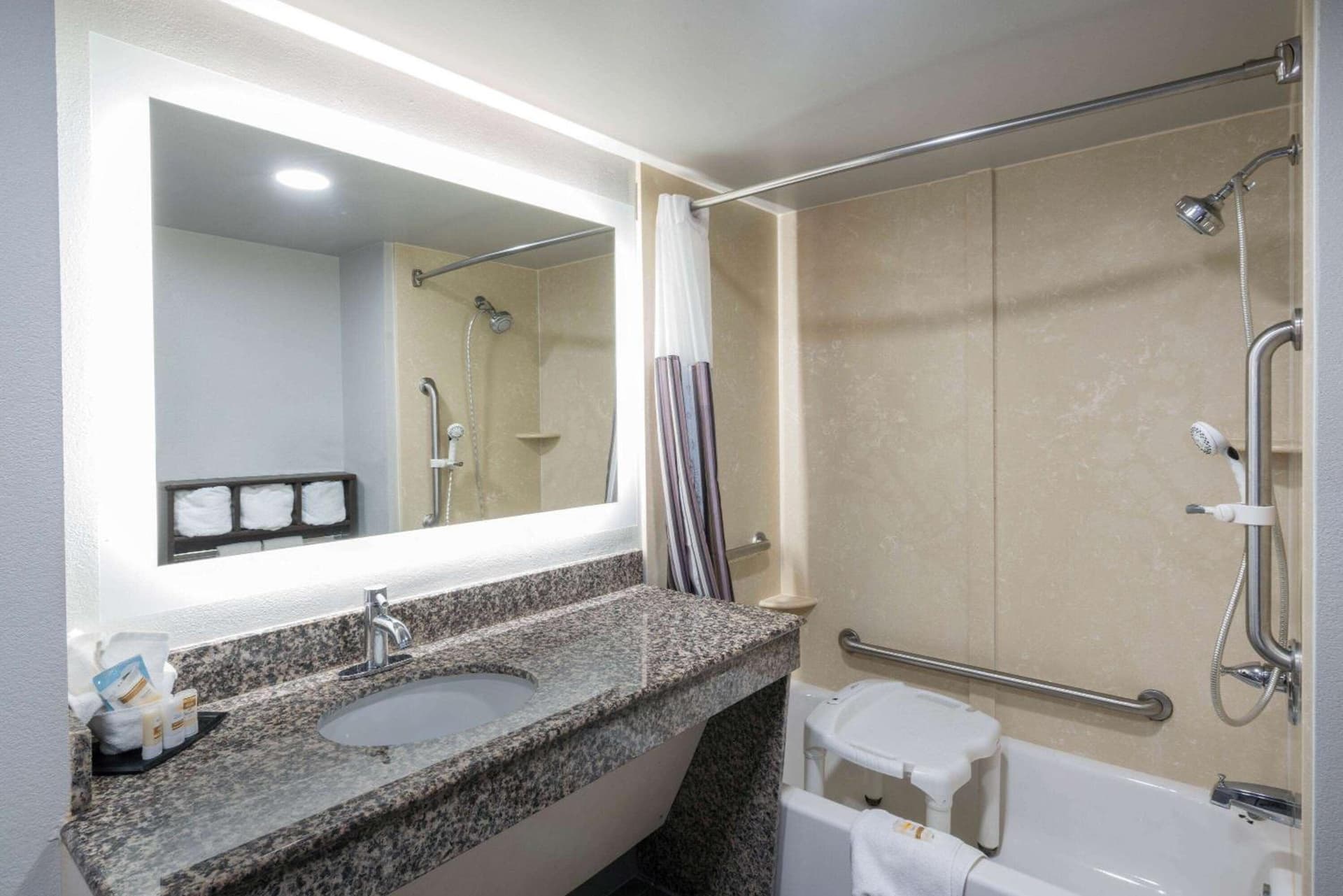 La Quinta by Wyndham Clarksville gallery photo in Clarksville, TN — image 16