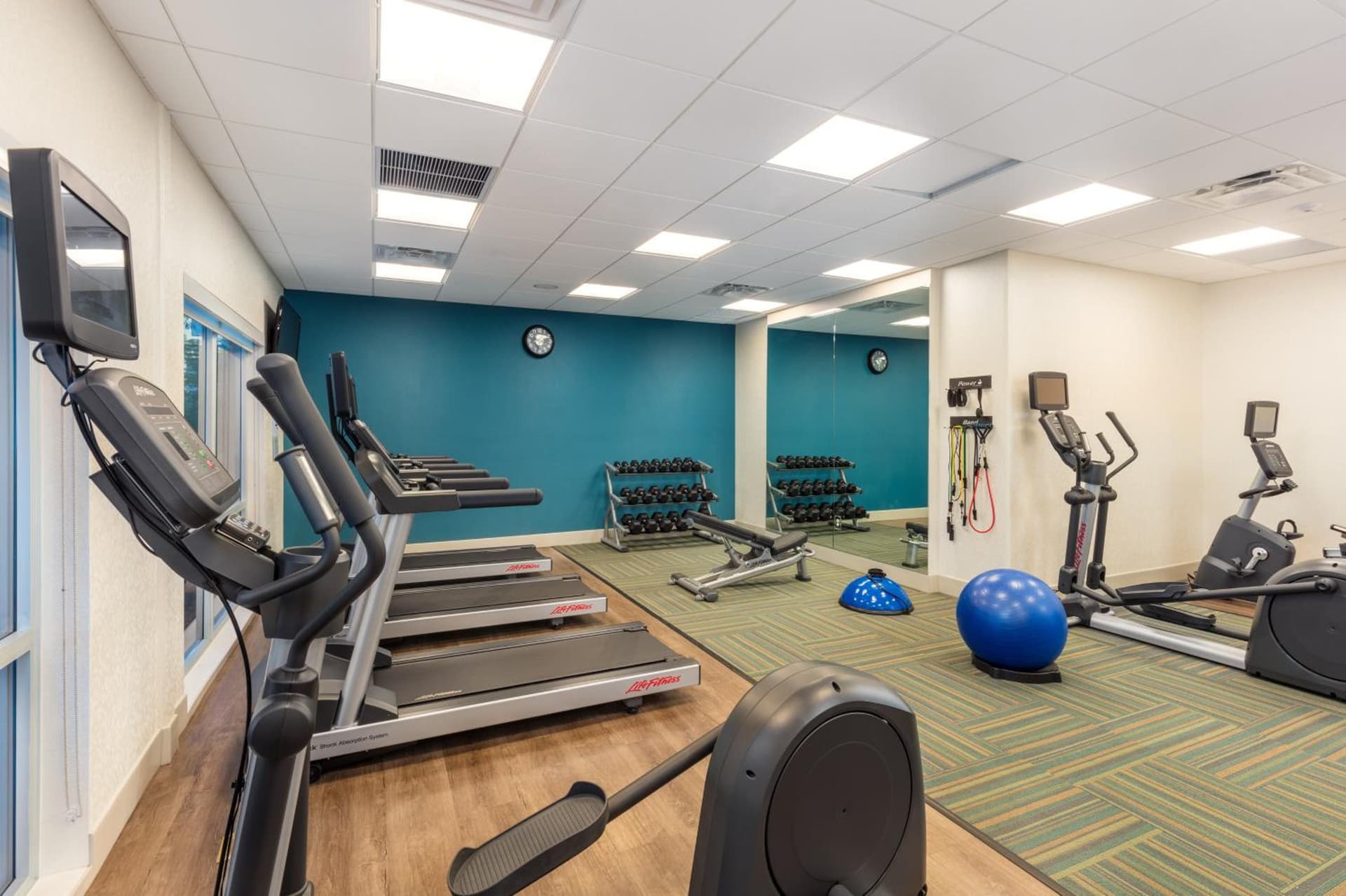 Holiday Inn Express & Suites - Moreno Valley - Riverside by IHG gallery photo in Moreno Valley, CA — image 16
