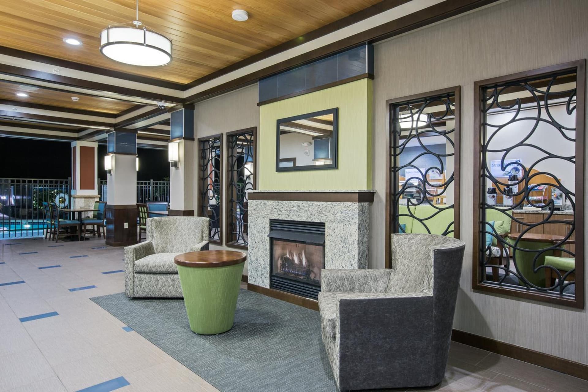 Holiday Inn Express & Suites Kailua-Kona by IHG interior in Kailua-Kona, HI — gallery photo 2