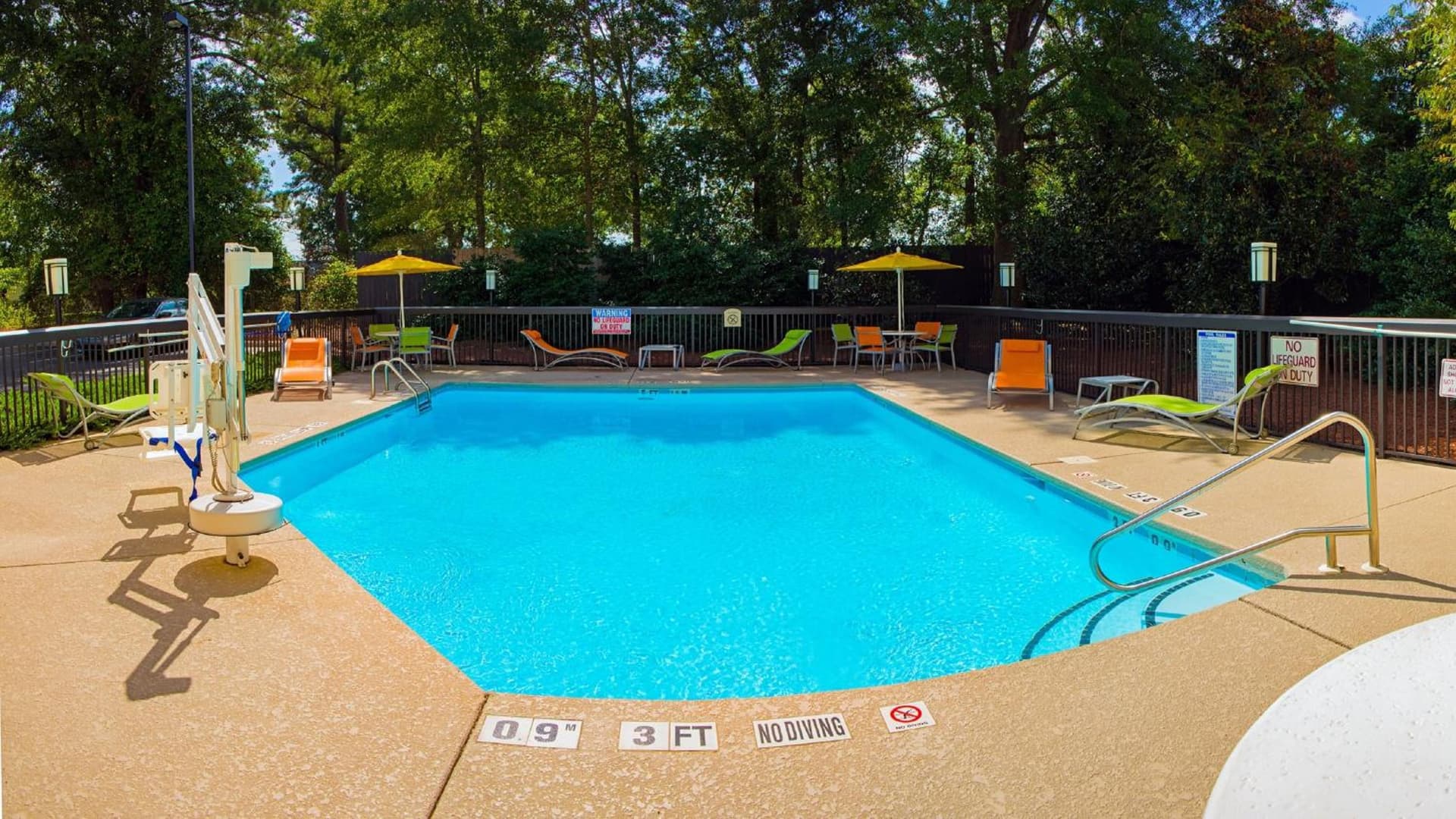 Holiday Inn Express Hotel & Suites Kinston by IHG interior in Kinston, NC — gallery photo 2