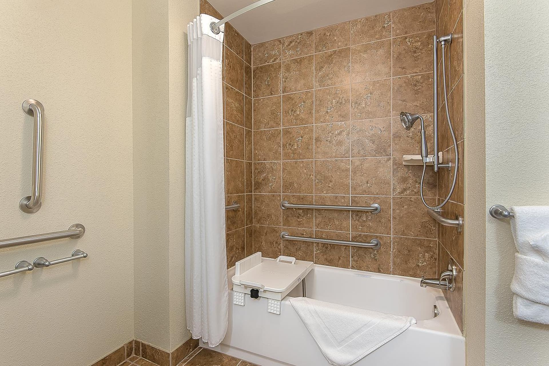 Holiday Inn Express and Suites Lafayette East by IHG gallery photo in Lafayette, IN — image 37