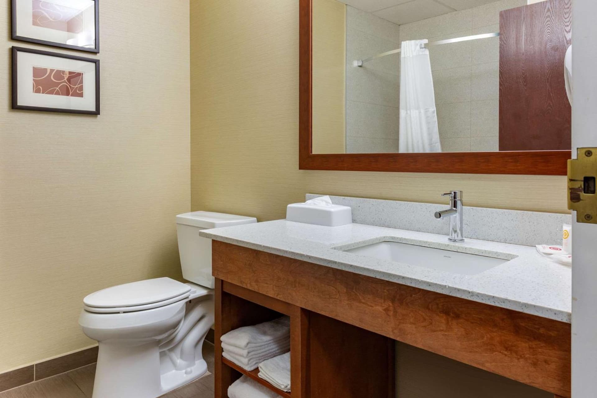 Comfort Suites Dover University Area gallery photo in Dover, DE — image 18