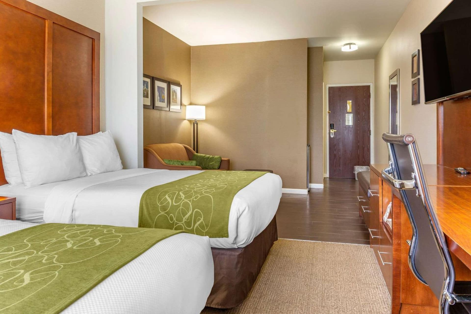 Comfort Suites Dover University Area interior in Dover, DE — gallery photo 2