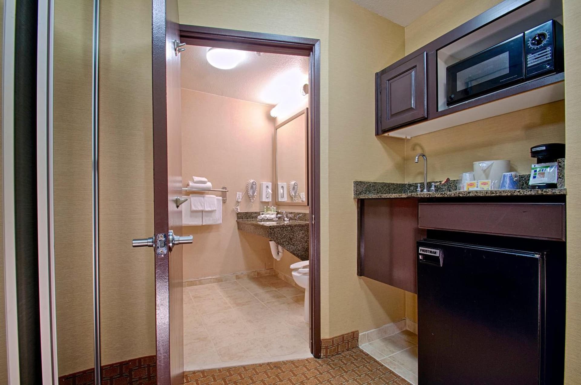 Hampton Inn by Hilton Costa Mesa Newport Beach gallery photo in Costa Mesa, CA — image 20