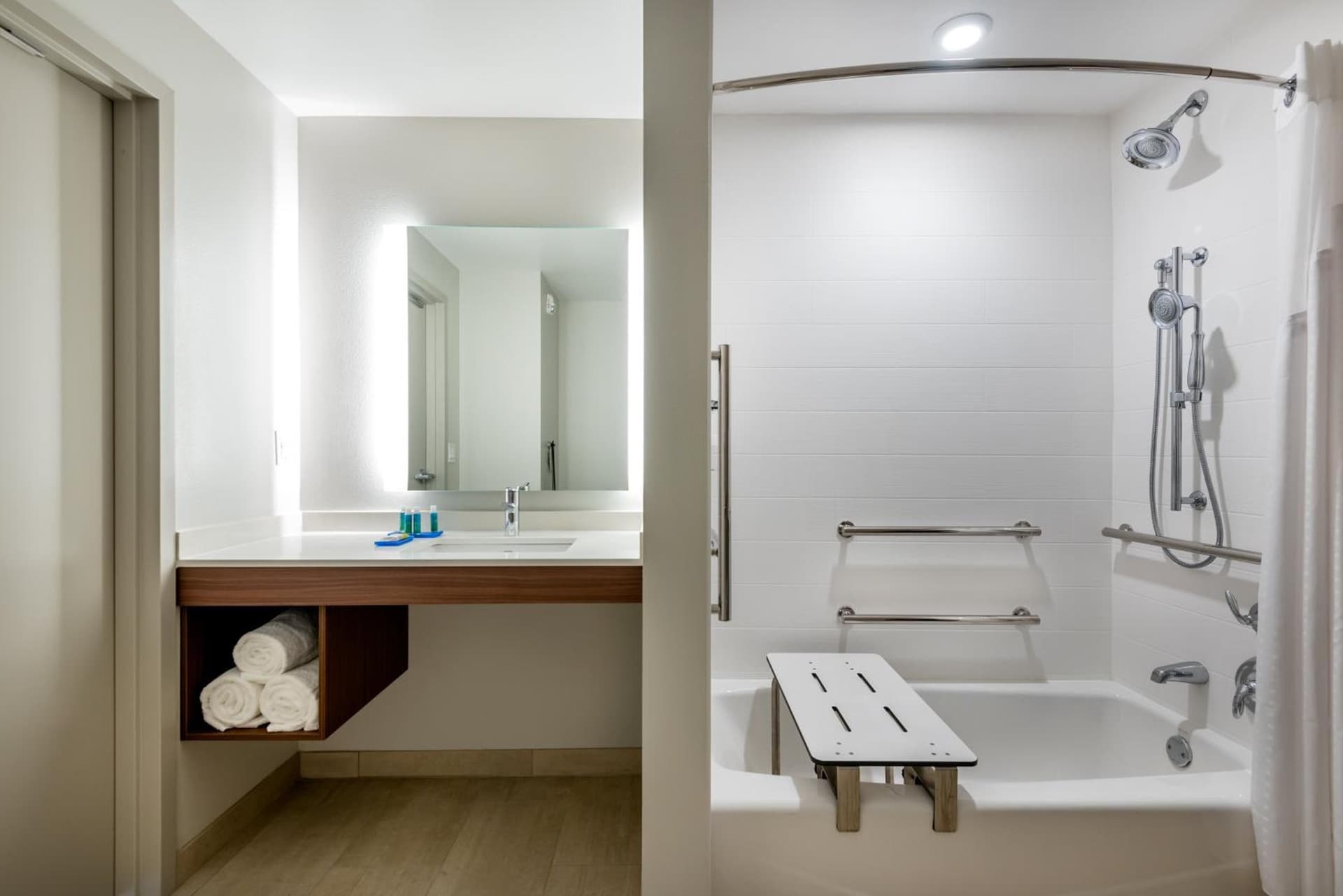 Holiday Inn Express & Suites Santa Ana - Orange County by IHG gallery photo in Santa Ana, CA — image 49