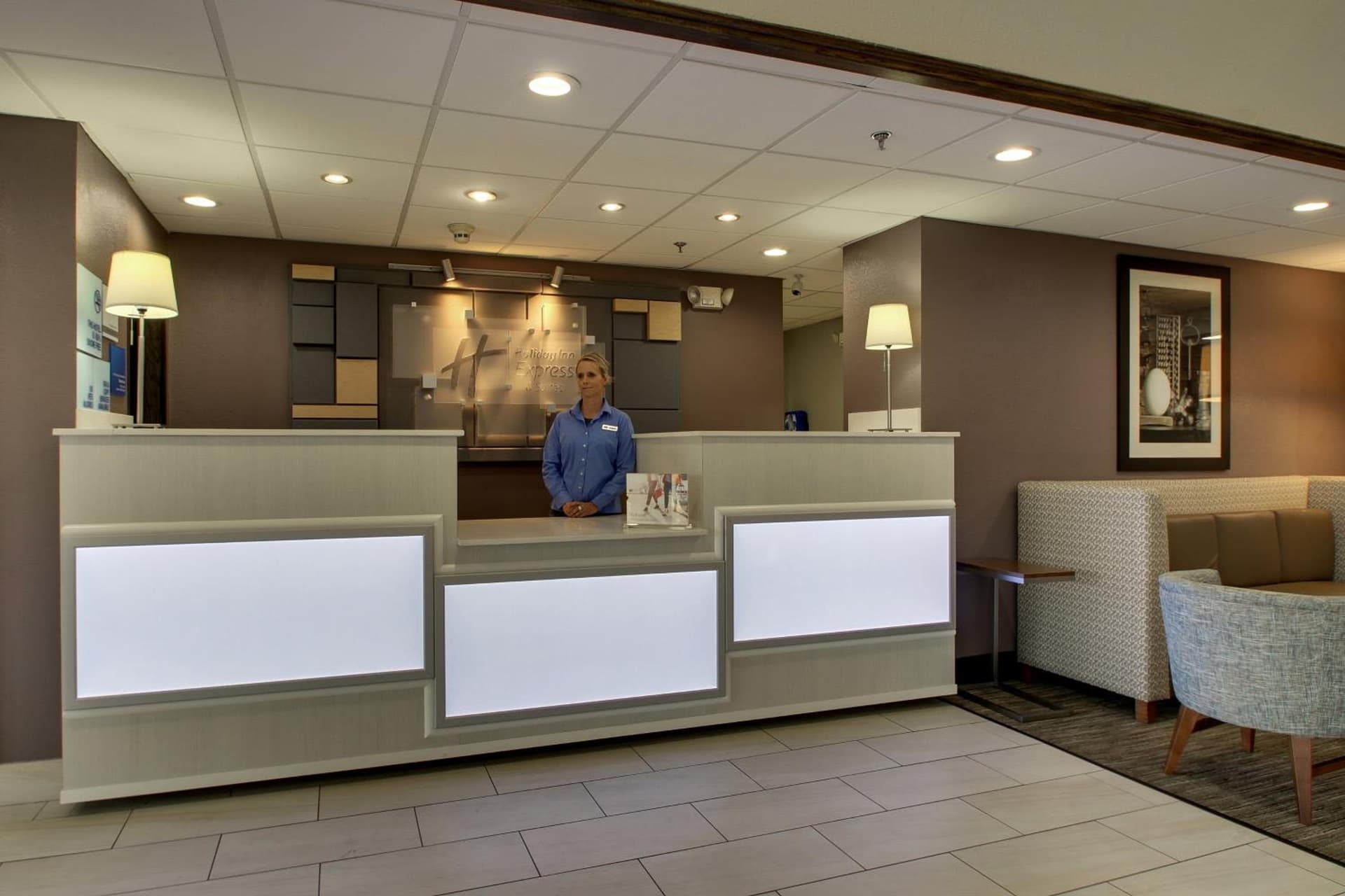 Holiday Inn Express Hotel & Suites Lebanon by IHG property views in Lebanon, MO — gallery photo 3