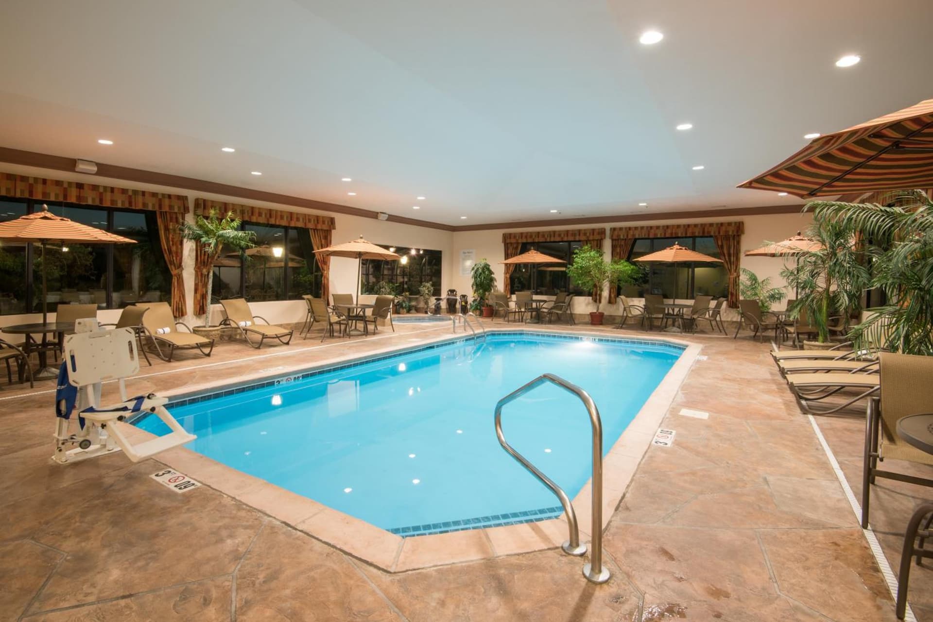 Holiday Inn Express & Suites - Sharon-Hermitage by IHG interior in West Middlesex, PA — gallery photo 2