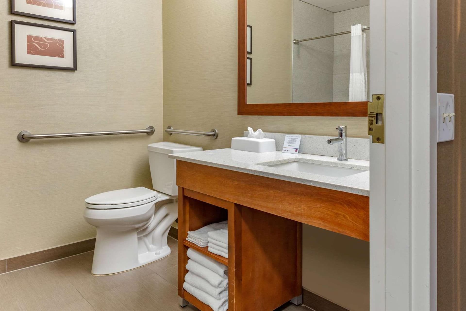 Comfort Suites Dover University Area gallery photo in Dover, DE — image 31
