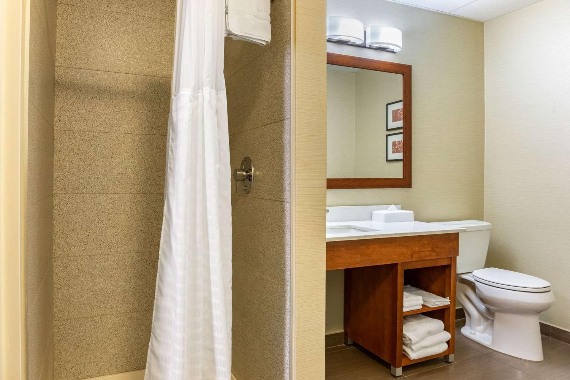 Comfort Suites Dover University Area gallery photo in Dover, DE — image 34