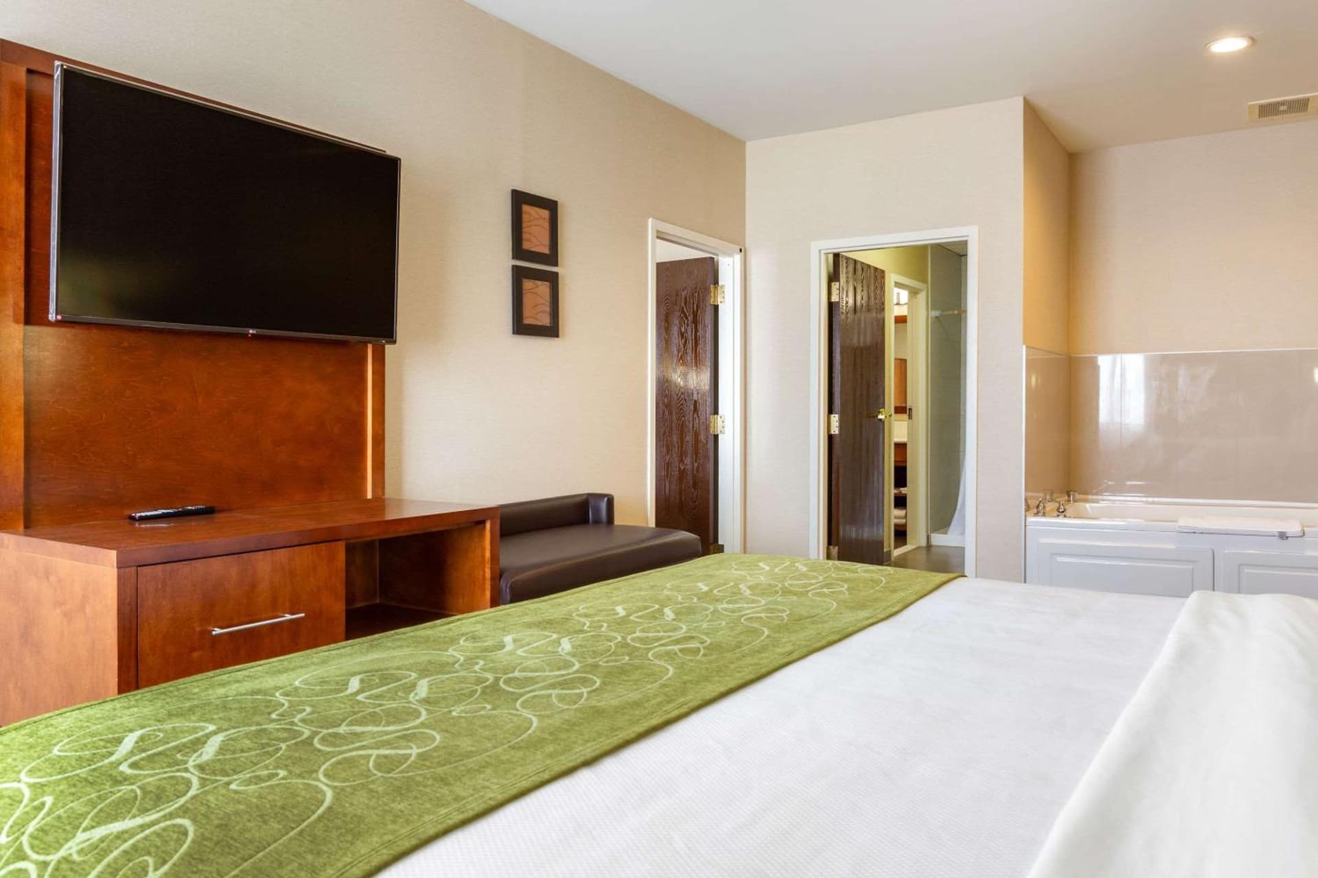 Comfort Suites Dover University Area gallery photo in Dover, DE — image 29
