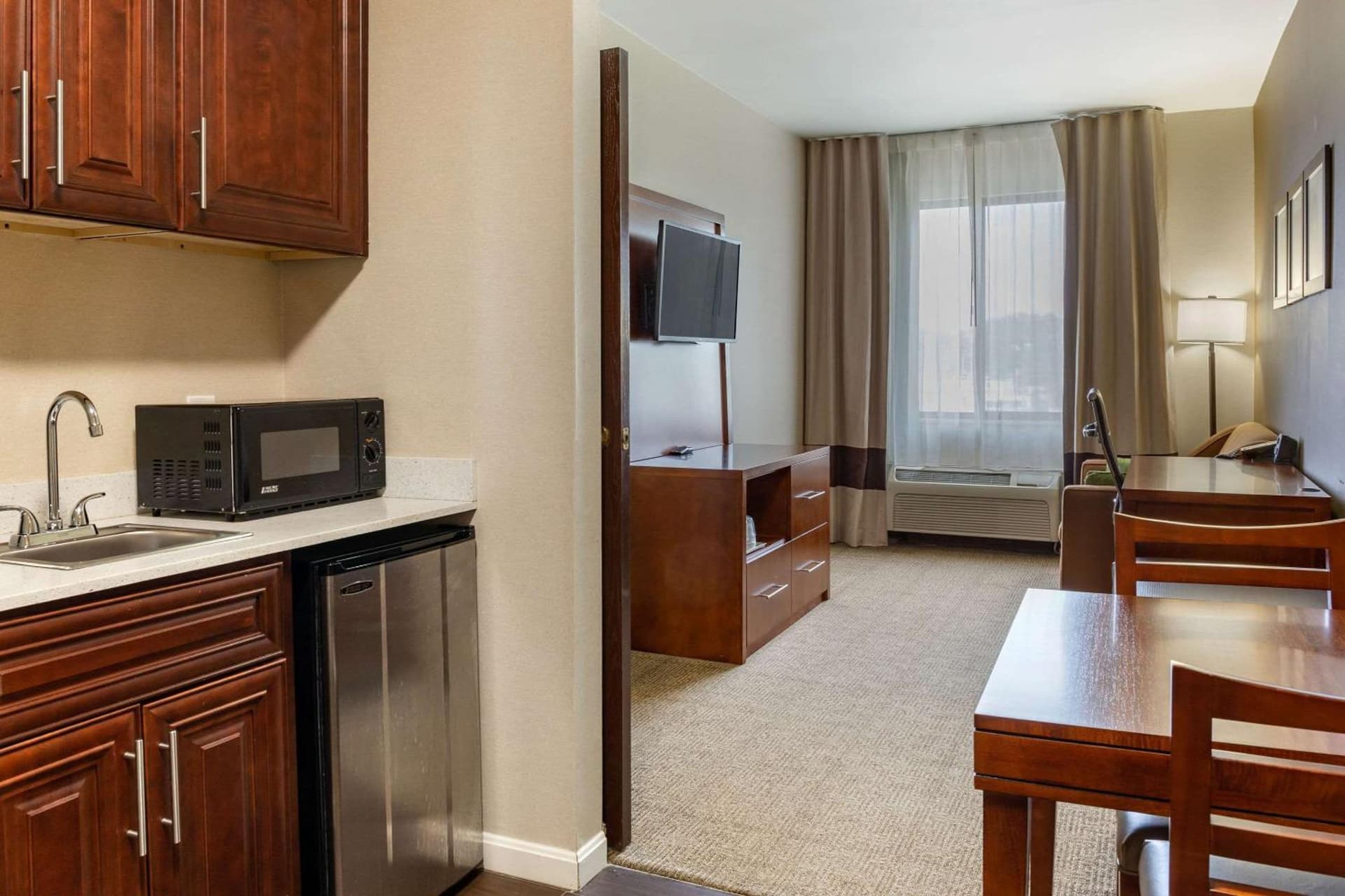 Comfort Suites Dover University Area gallery photo in Dover, DE — image 22