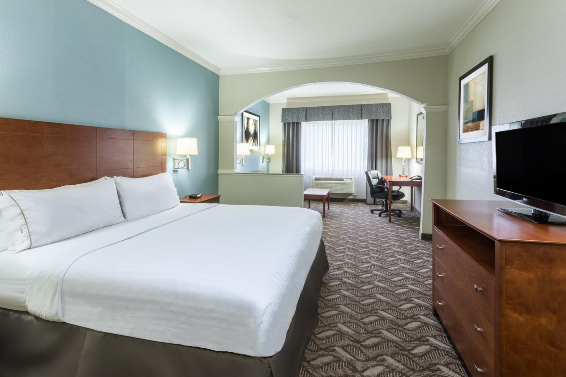 Holiday Inn Express Hotel and Suites Lake Charles by IHG gallery photo in Lake Charles, LA — image 50