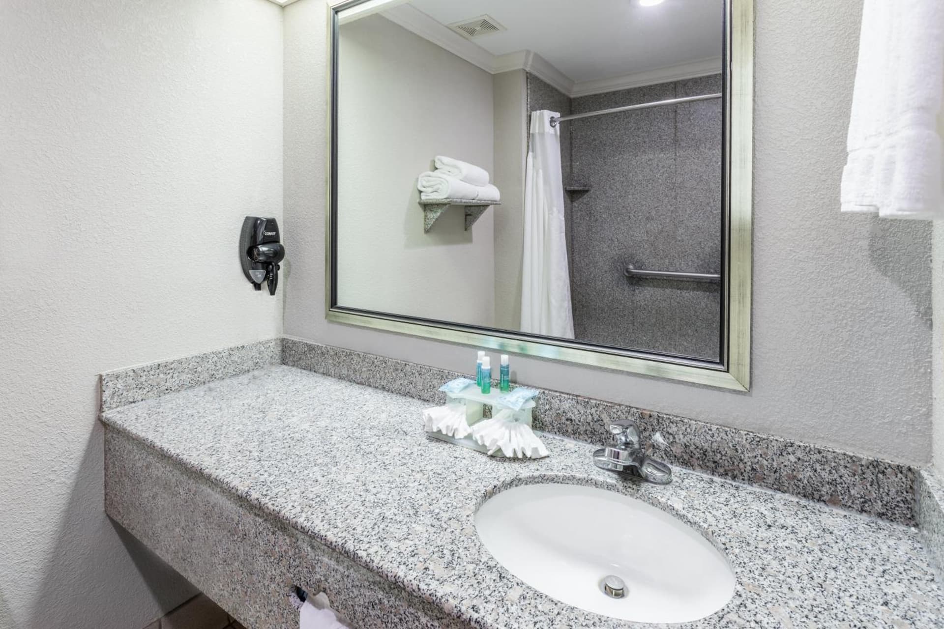 Holiday Inn Express Hotel and Suites Lake Charles by IHG gallery photo in Lake Charles, LA — image 38