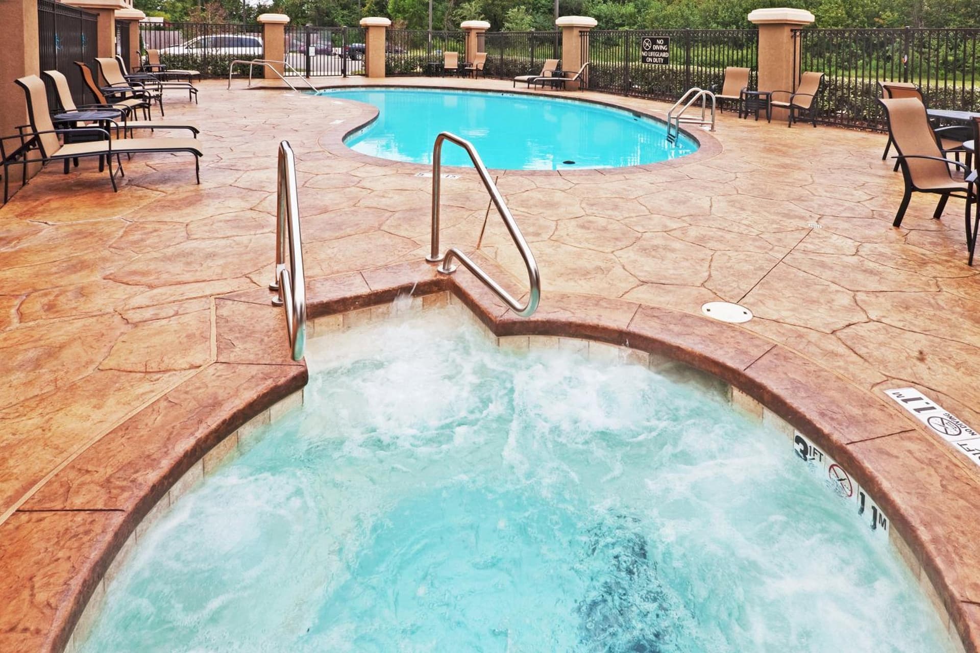 Holiday Inn Express Hotel & Suites Durant by IHG property views in Durant, OK — gallery photo 3