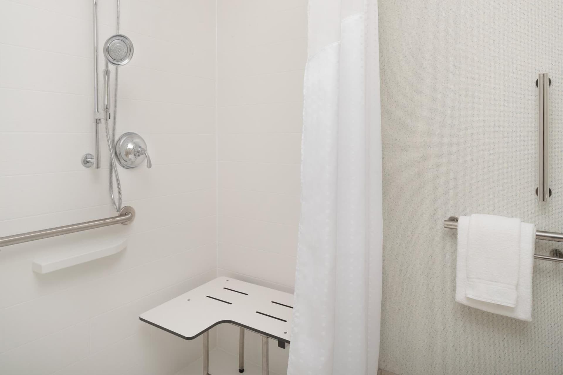 Holiday Inn Express & Suites Duluth North - Miller Hill by IHG gallery photo in Duluth, MN — image 40