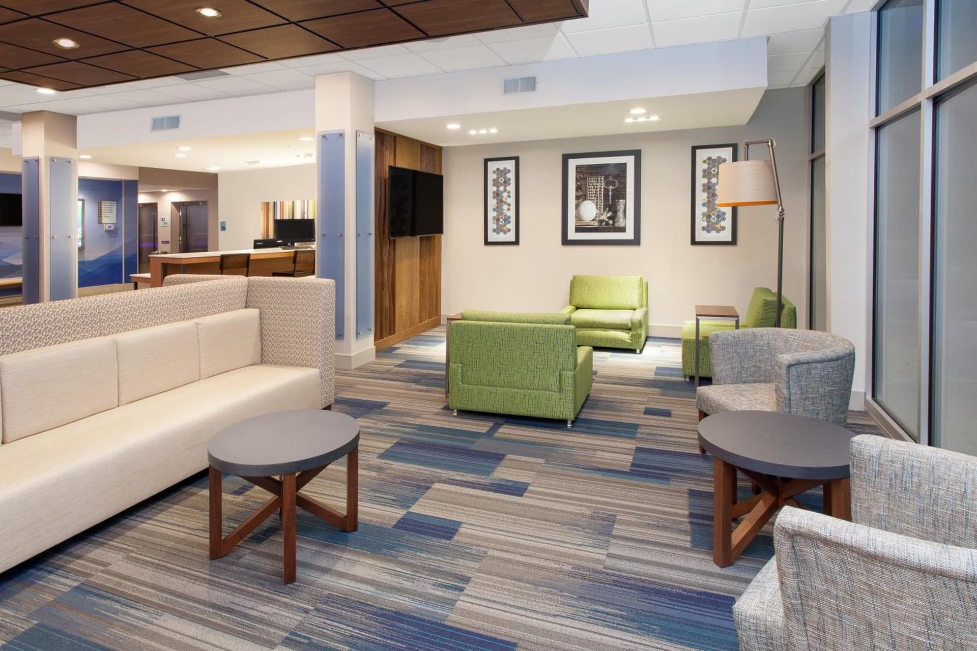 Holiday Inn Express & Suites - Sterling Heights-Detroit Area by IHG interior in Sterling Heights, MI — gallery photo 2