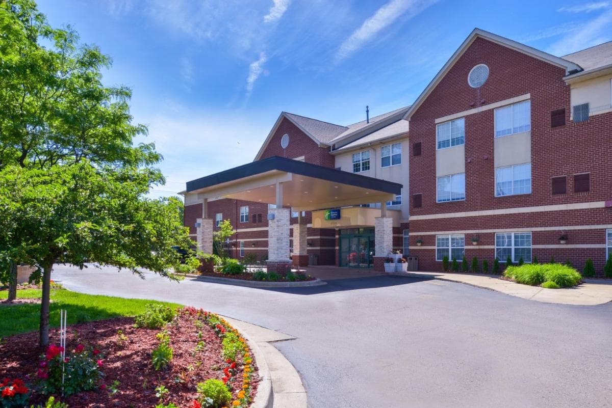 Holiday Inn Express Southfield-Detroit, an IHG Hotel featured exterior or lobby in Southfield, MI — similar hotel