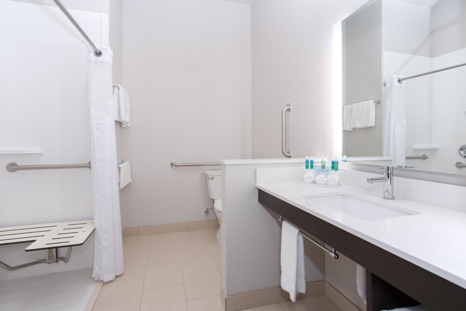 Holiday Inn Express & Suites Lincoln I - 80 by IHG gallery photo in Lincoln, NE — image 33