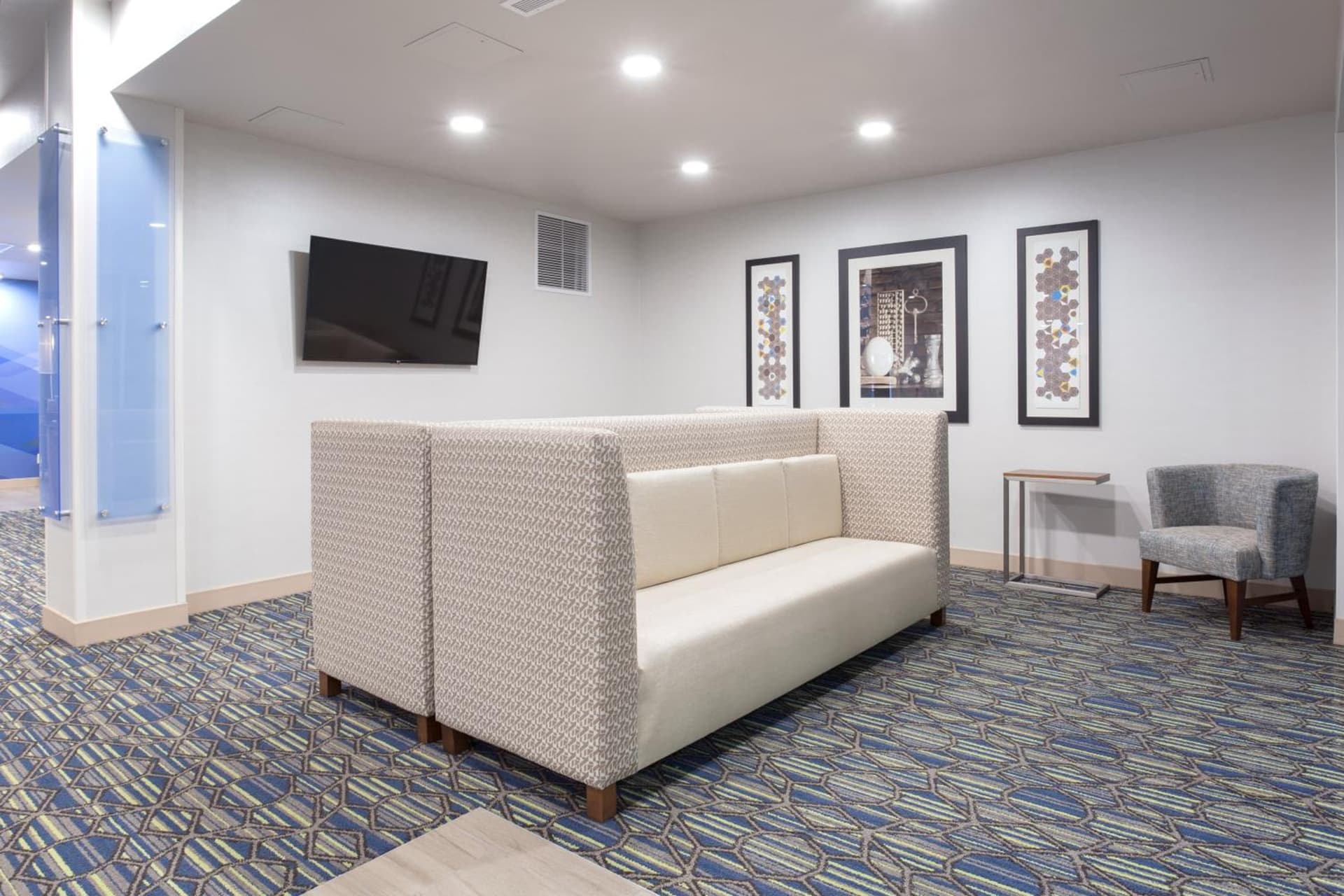 Holiday Inn Express & Suites Lincoln I - 80 by IHG gallery photo in Lincoln, NE — image 4