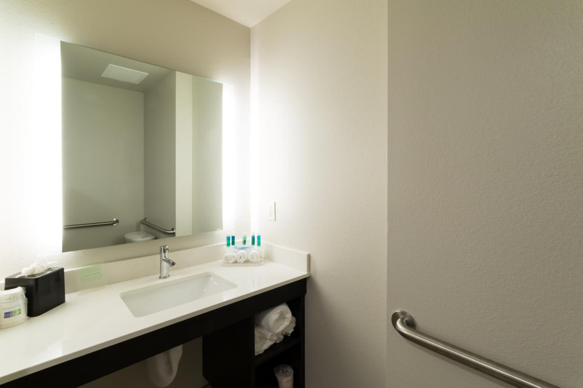 Holiday Inn Express & Suites Lincoln I - 80 by IHG gallery photo in Lincoln, NE — image 35