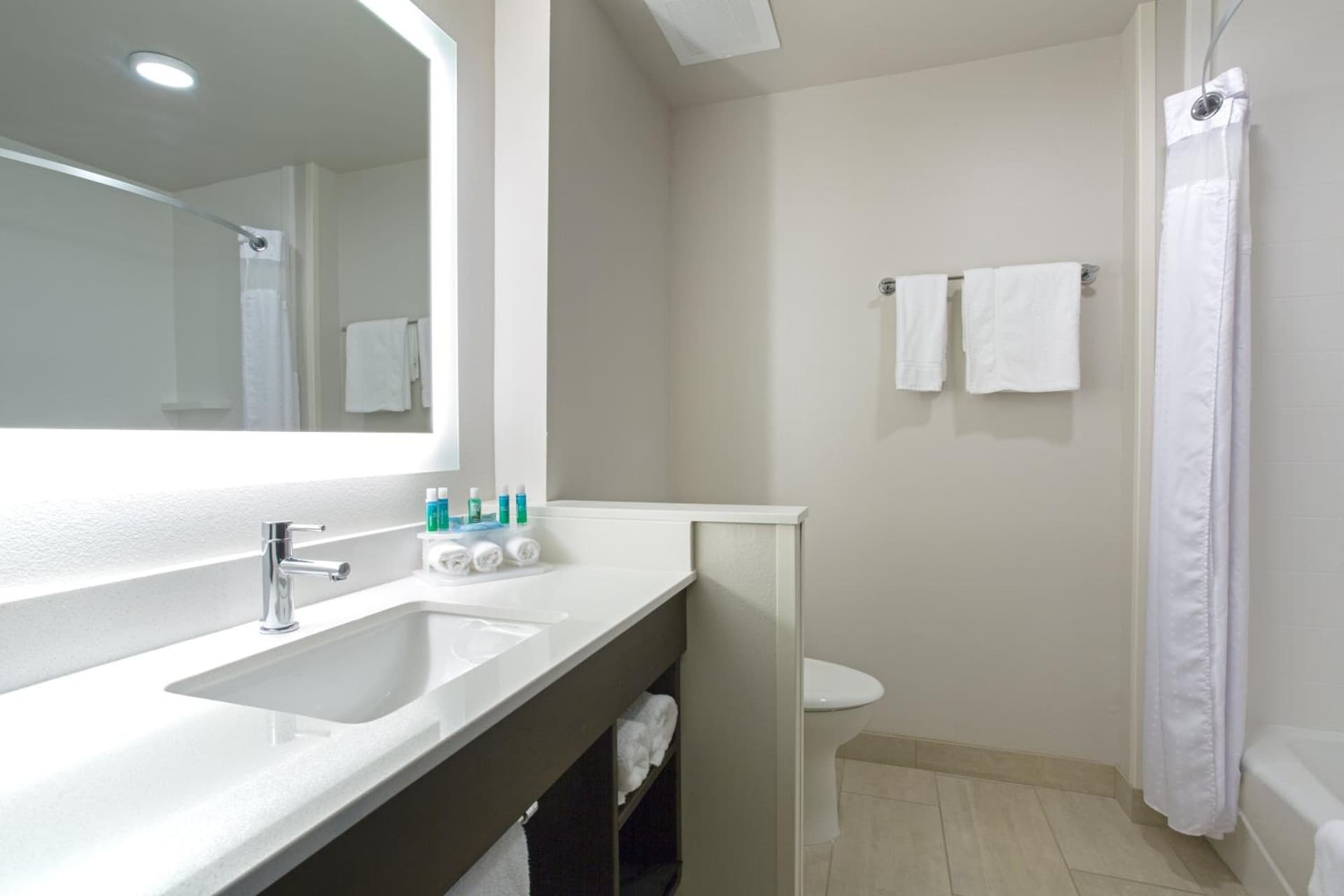 Holiday Inn Express & Suites Lincoln I - 80 by IHG gallery photo in Lincoln, NE — image 29