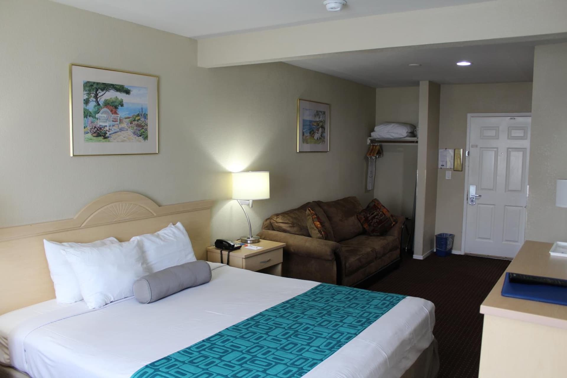 Howard Johnson by Wyndham Santa Cruz gallery photo in Santa Cruz, CA — image 39