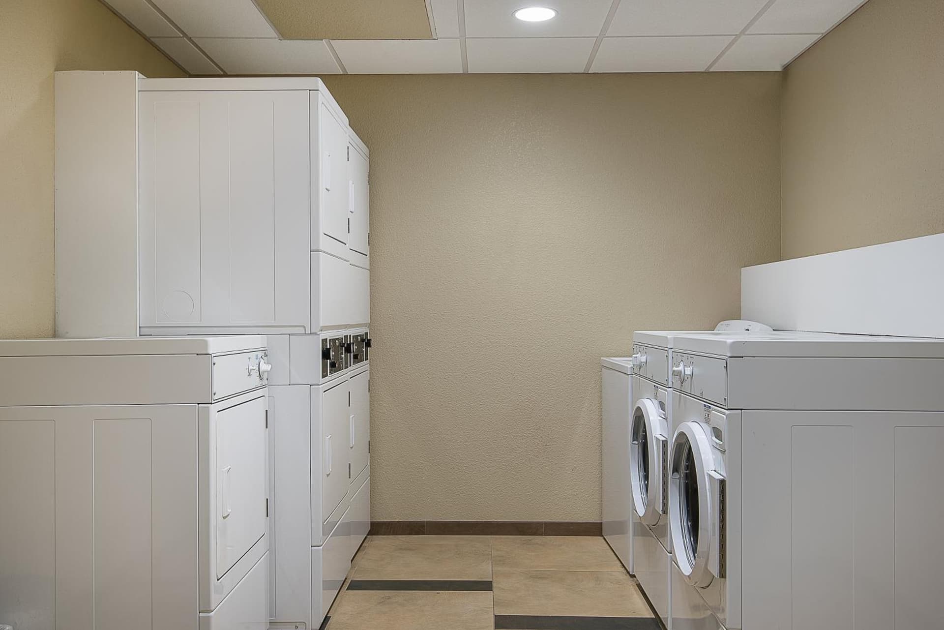 Candlewood Suites Bloomington by IHG gallery photo in Bloomington, IN — image 18