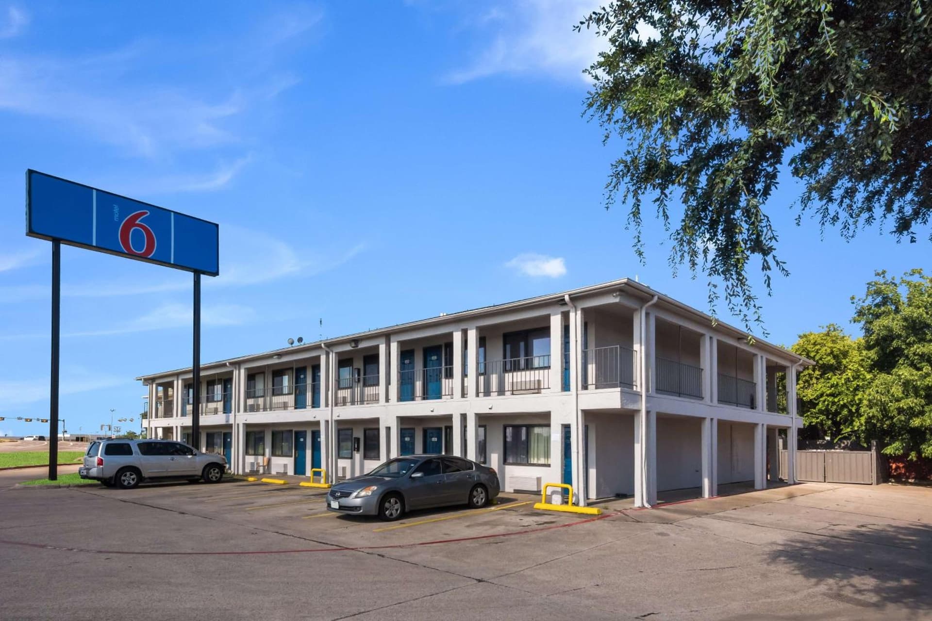 Motel 6 Irving - Loop 12 property views in Irving, TX — gallery photo 3