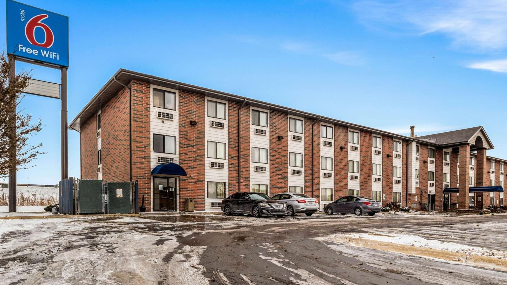 Motel 6-Elk Grove Village, IL featured exterior or lobby in Itasca, IL — similar hotel