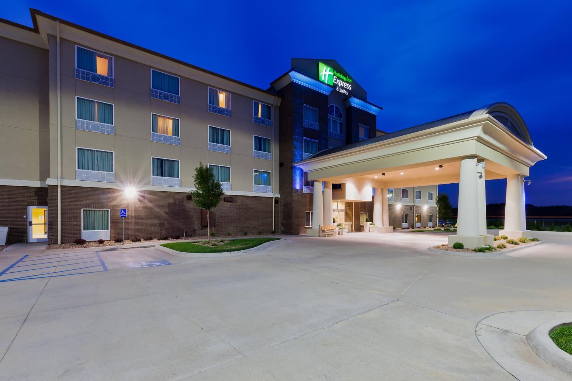 Holiday Inn Express Hotel & Suites Salina by IHG — hotel in Salina, Kansas