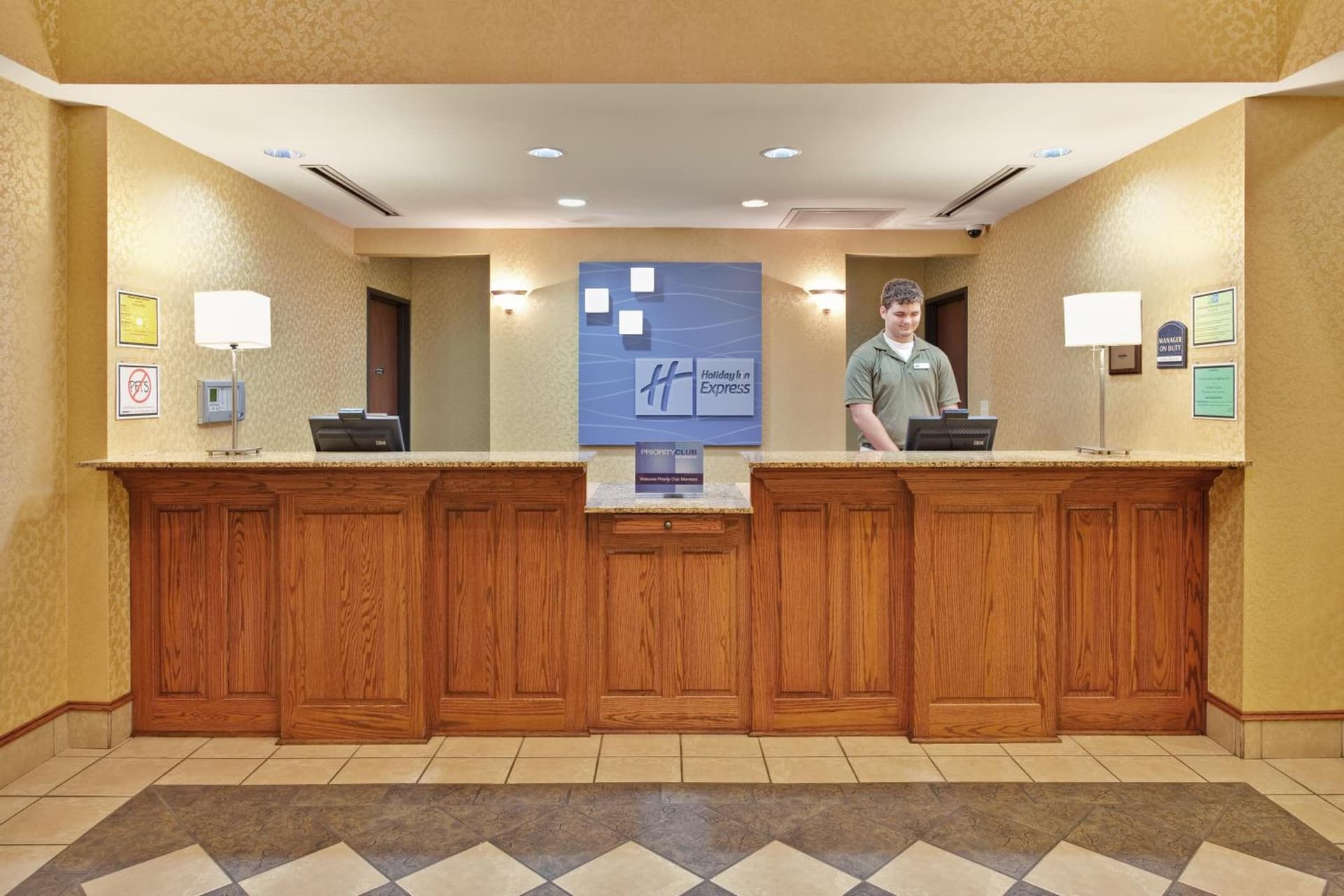 Holiday Inn Express Hotel & Suites Paragould by IHG interior in Paragould, AR — gallery photo 2