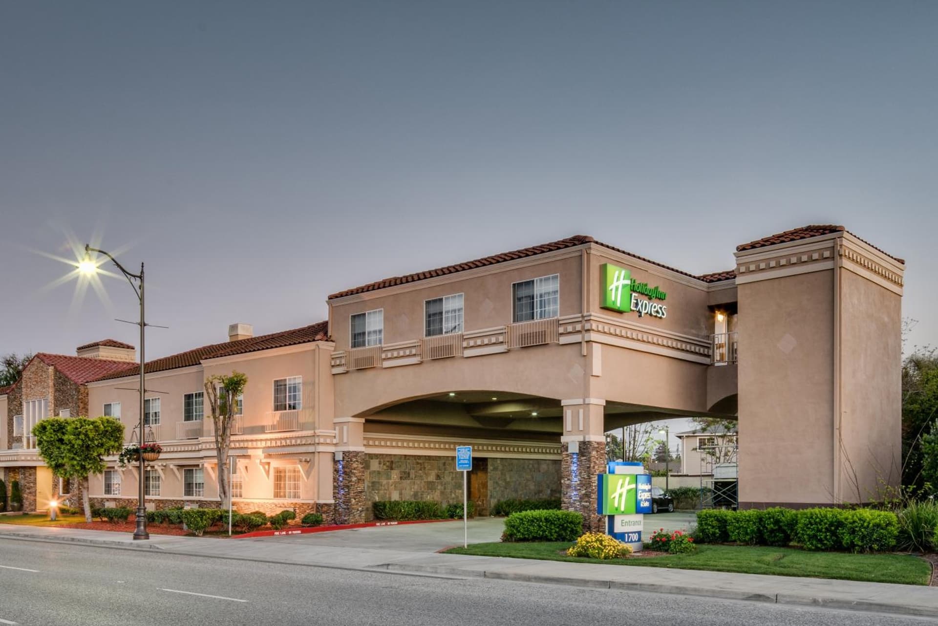 Holiday Inn Express & Suites Santa Clara by IHG featured exterior or lobby in Santa Clara, CA — similar hotel