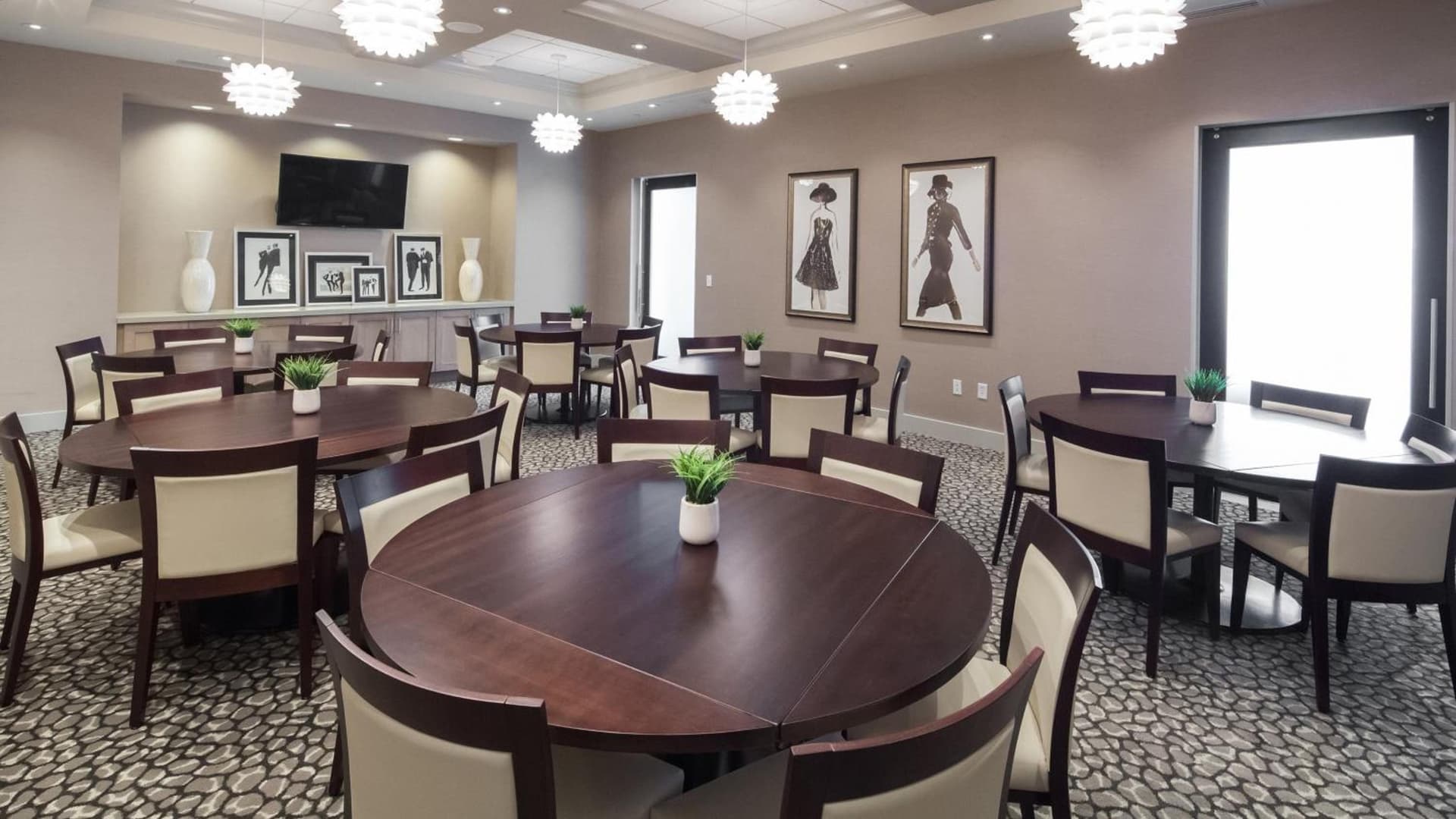 Holiday Inn Hotel & Suites Davenport by IHG gallery photo in Davenport, IA — image 16