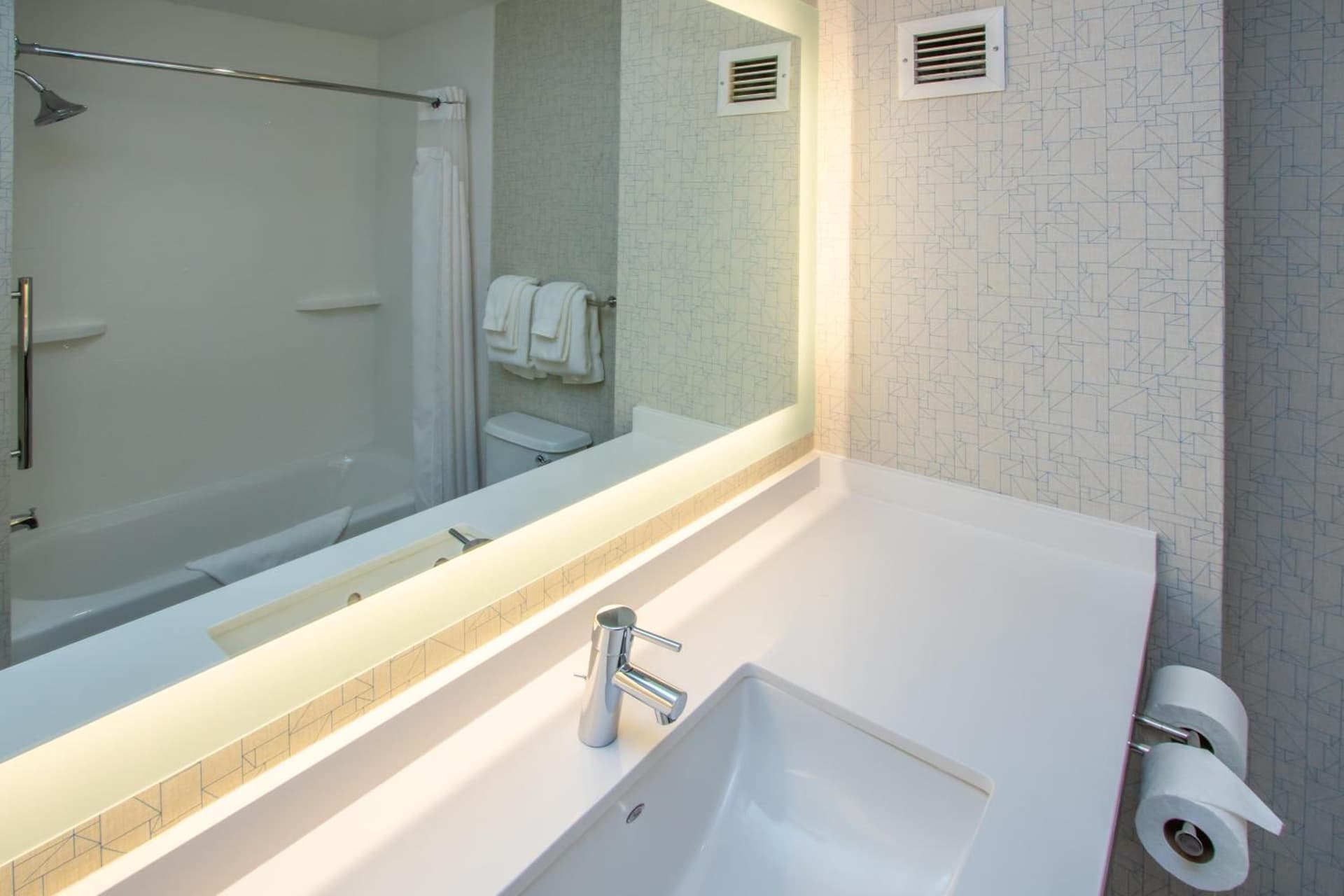 Holiday Inn Express Hotel & Suites Roseville - Galleria Area by IHG gallery photo in Roseville, CA — image 44