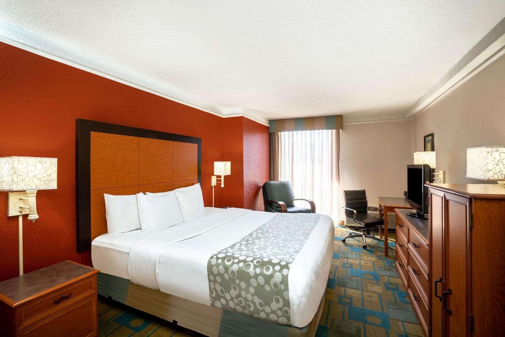 La Quinta by Wyndham Nashville Airport/Opryland interior in Nashville, TN — gallery photo 2