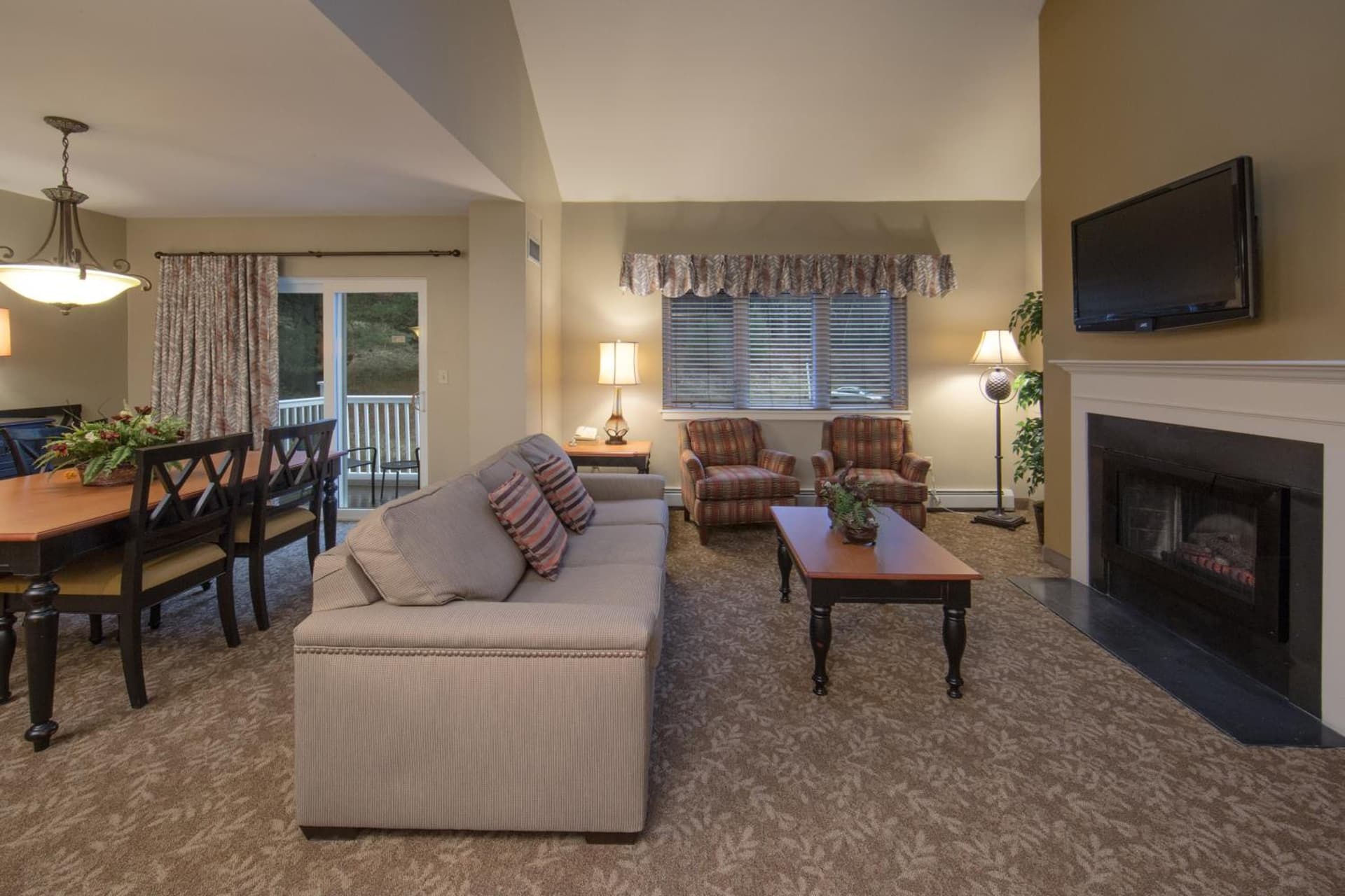 Holiday Inn Club Vacations Mount Ascutney Resort interior in Brownsville — gallery photo 2