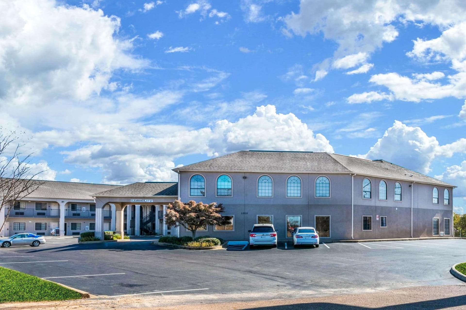 Econo Lodge Inn & Suites Horn Lake - Southhaven interior in Horn Lake, MS — gallery photo 2